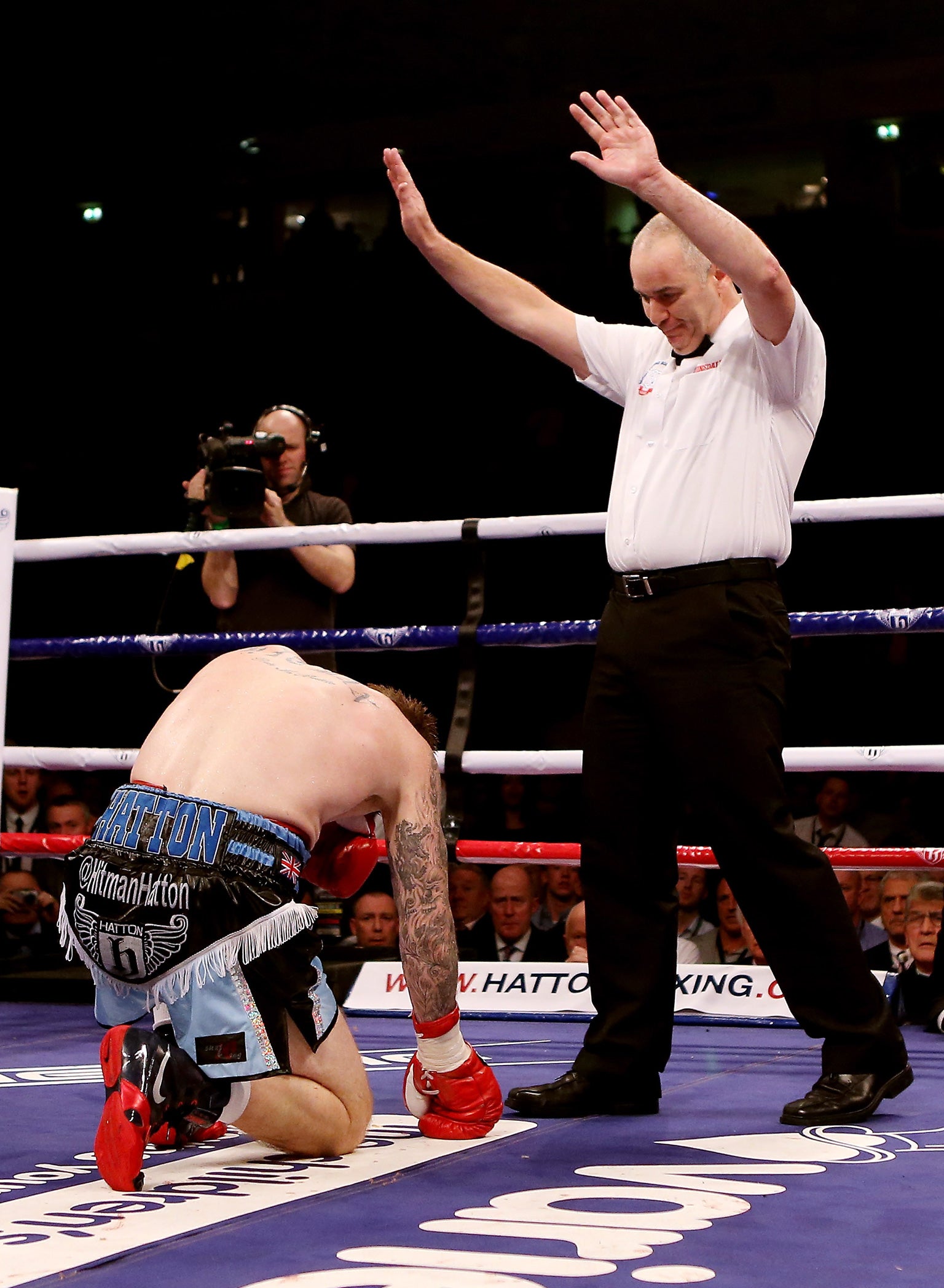 Ricky Hatton's return to the ring ended in defeat, as he was knocked out by Vyacheslav Senchenko at the Manchester Arena.
