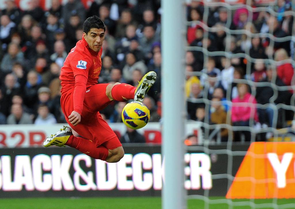 Liverpool's Uruguayan forward Luis Suarez controls the ball