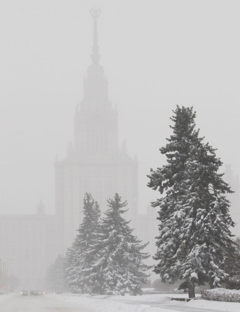 A record-breaking snowfall in Moscow has disrupted flights and created havoc on the roads