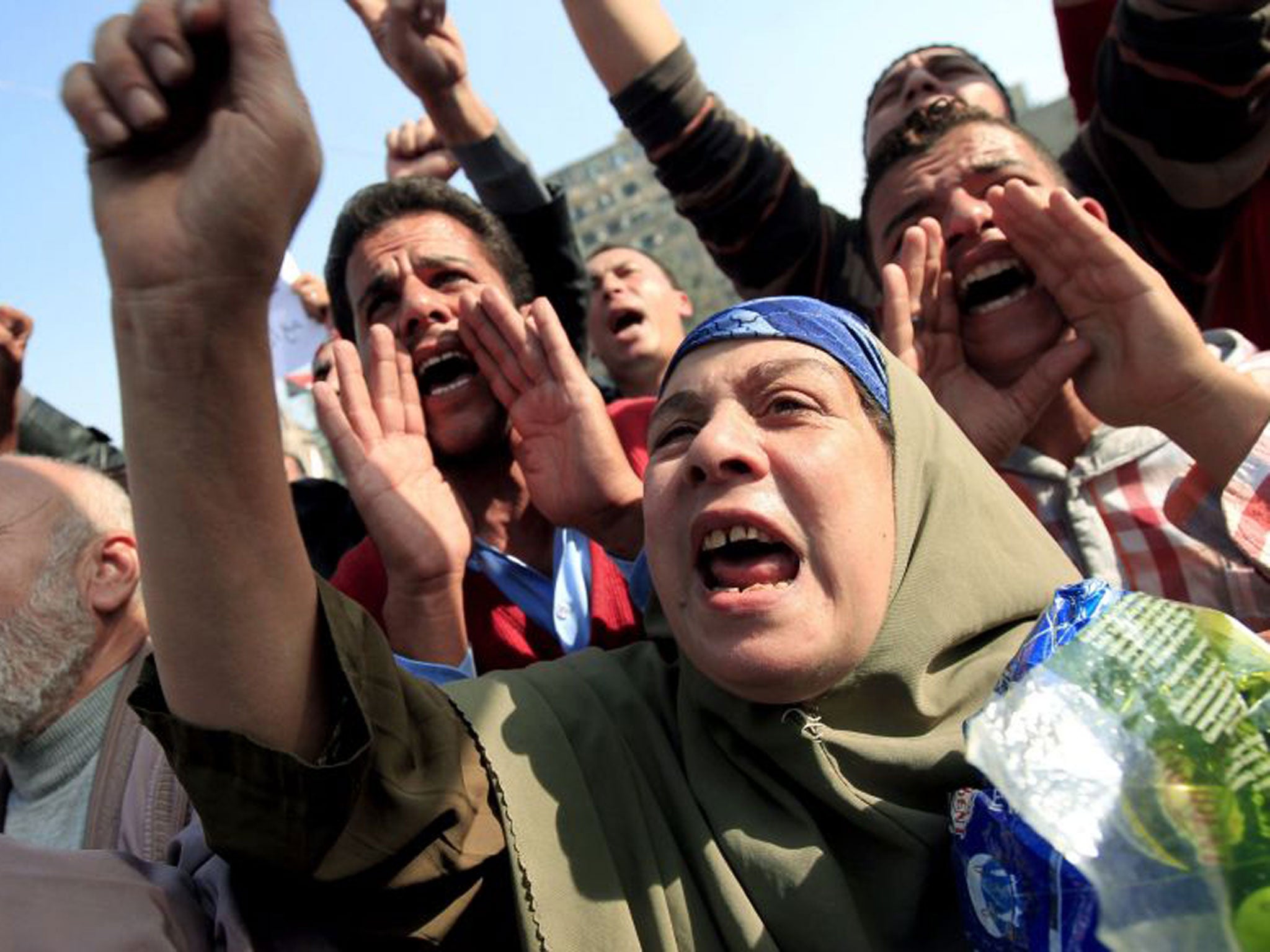 Tahrir Square fills up with anti-Morsi protesters yesterday