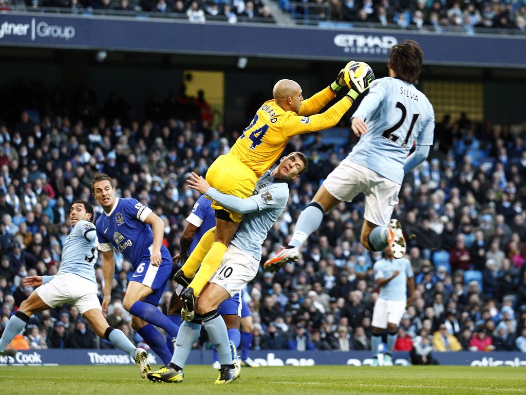 City’s Edin Dzeko collides with Tim Howard on Saturday