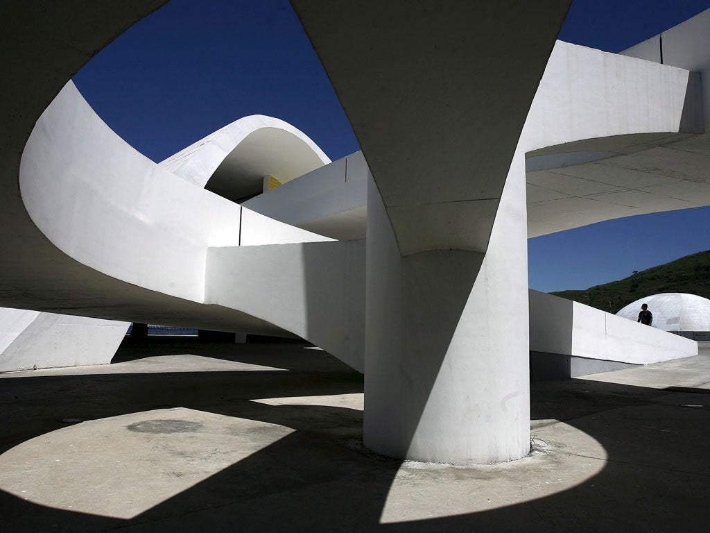 <p><strong>The Niteroi Museum of Contemporary  Art</strong></p>
<p>The flying saucer-shaped museum in Rio de Janeiro, which was
completed in 1996, has stunning views over Guanabara Bay and Sugarloaf
Mountain. Niemeyer worked with structural engineer Bruno Contarini to make the
16m high building, with a cupola 50m in diameter. His vision for the museum,
originally sketched out on a restaurant tablecloth, was one of “rising upward,
like a flower, or a bird.”</p>
<p>Mr Chapman said: “The museum does look like it was dropped from
outer space.”  While he does not rate the building as one of Niemeyer’s
finest, he added: “It is in the most stunning location. The setting and the
approach to the building are very dramatic.”</p>
