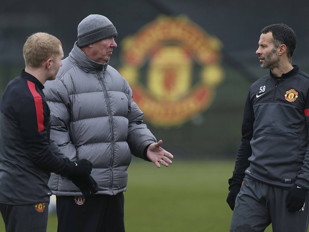 Ryan Giggs talks with Sir Alex Ferguson