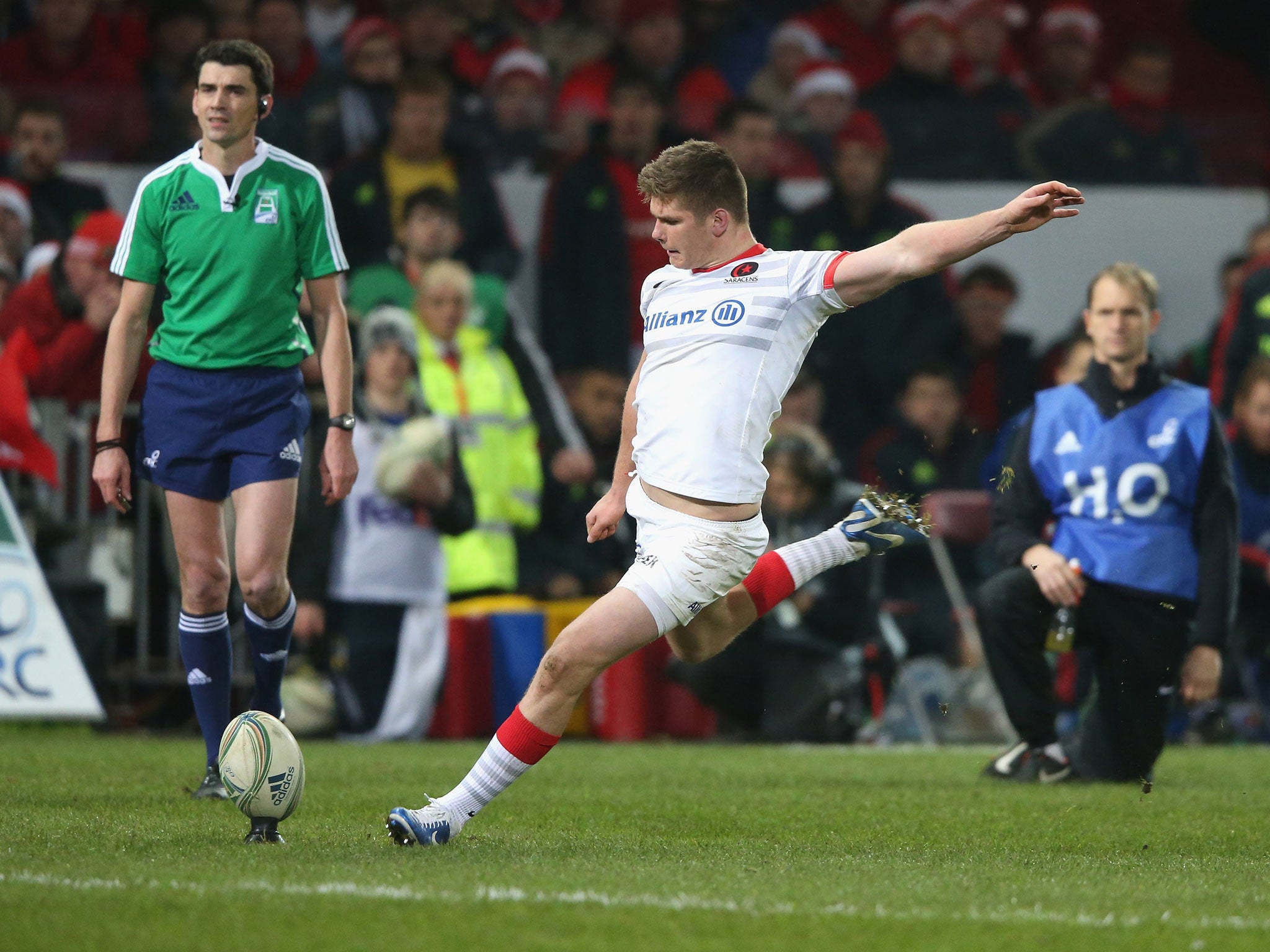 In the swing: Saracens’ Owen Farrell kicks the last-minute penalty