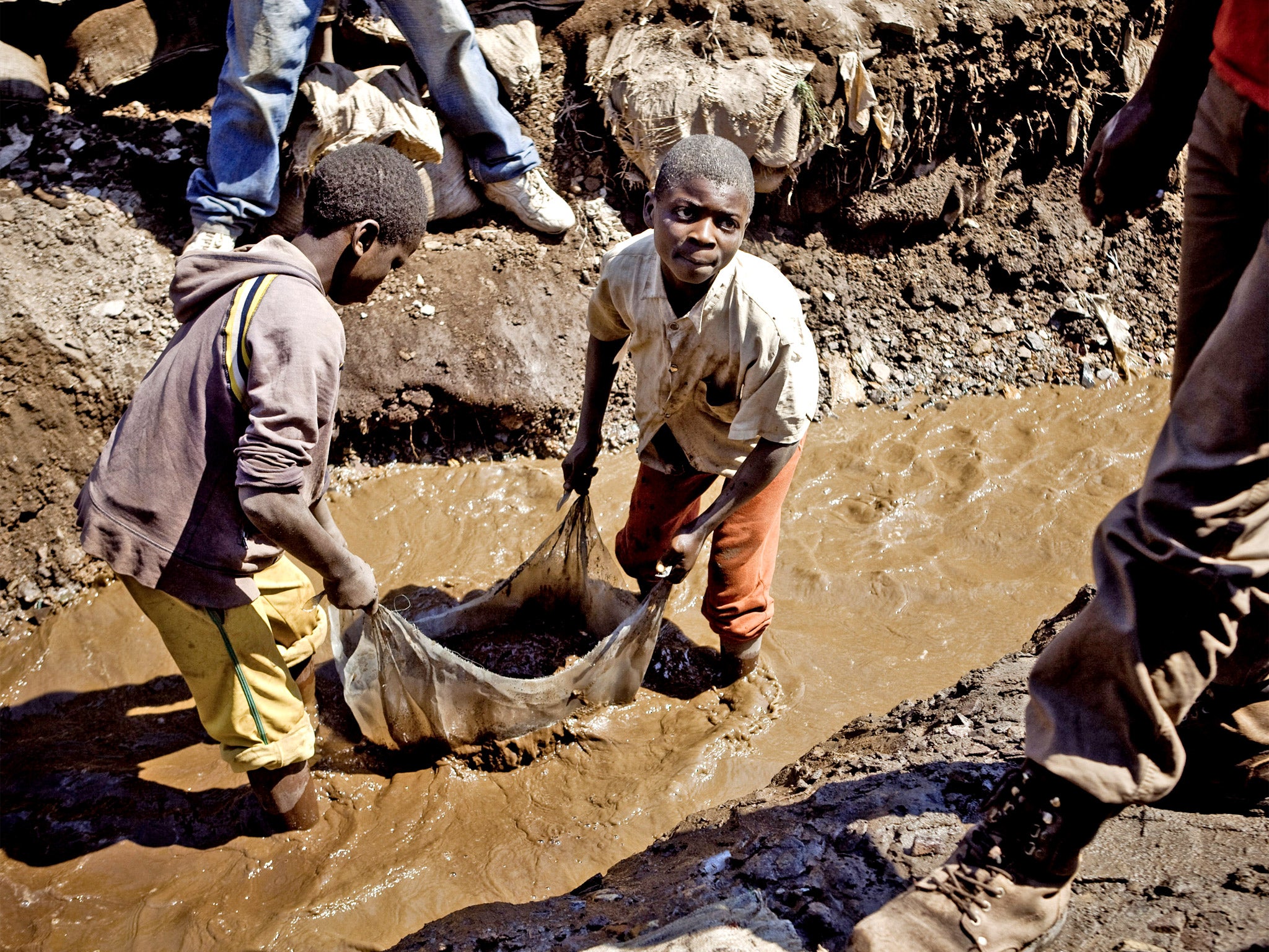 Children wash copper at an open-air mine in Kamatanda