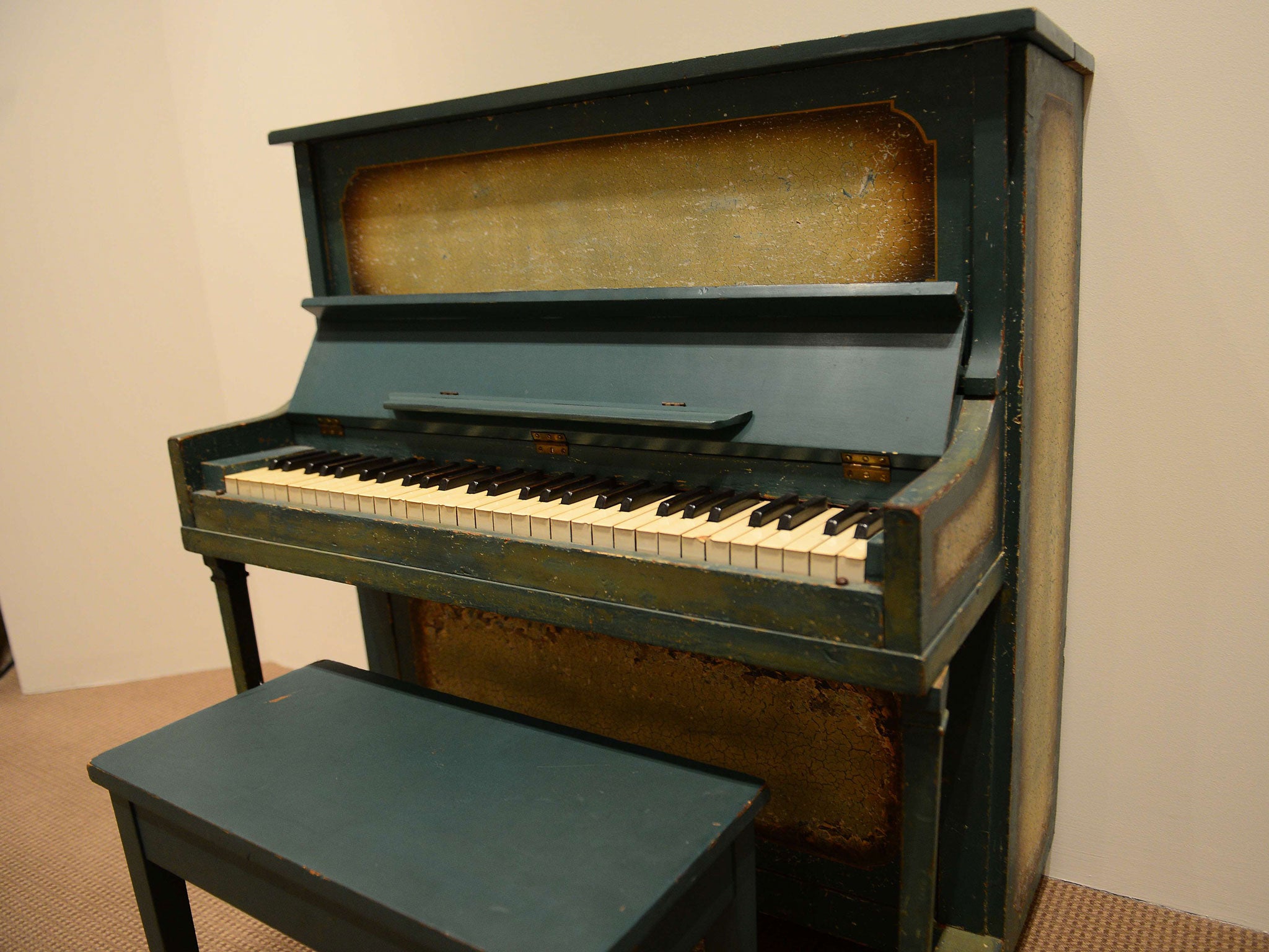 The piano used as the prop for the key flashback scene between Humphrey Bogart and Ingrid Bergman in Casablanca