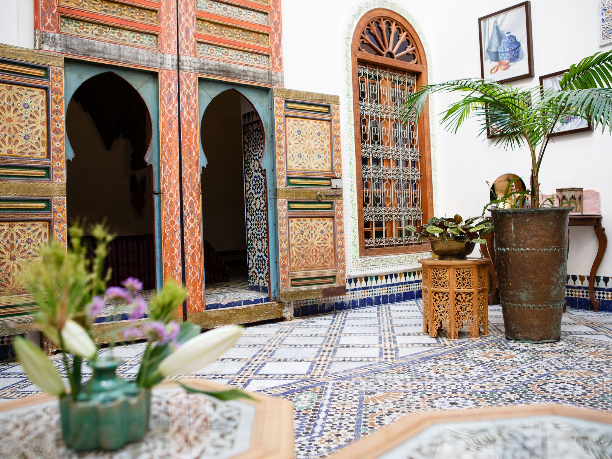 On the tiles: Makarbas suite