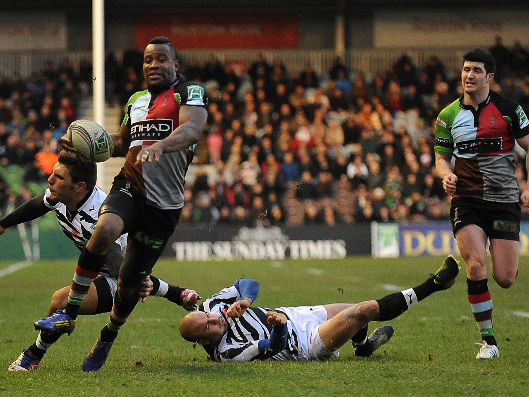 In the money:Harlequins’ Ugo Monye evades a tackle from Zebre’s Giovanbattista Venditti (left)