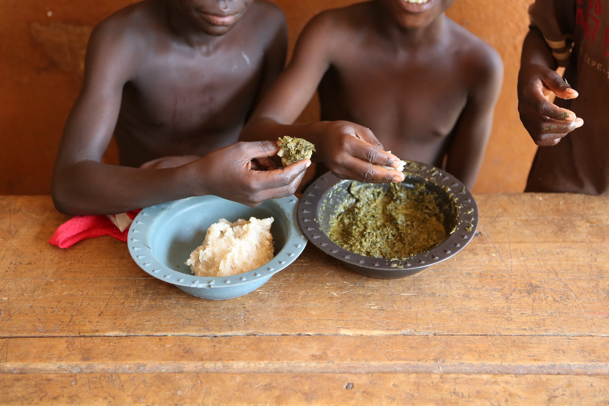 Children share a meal at the UNICEF-supported transit centre that helps children affected by armed conflict once they have been rescued from armed groups.