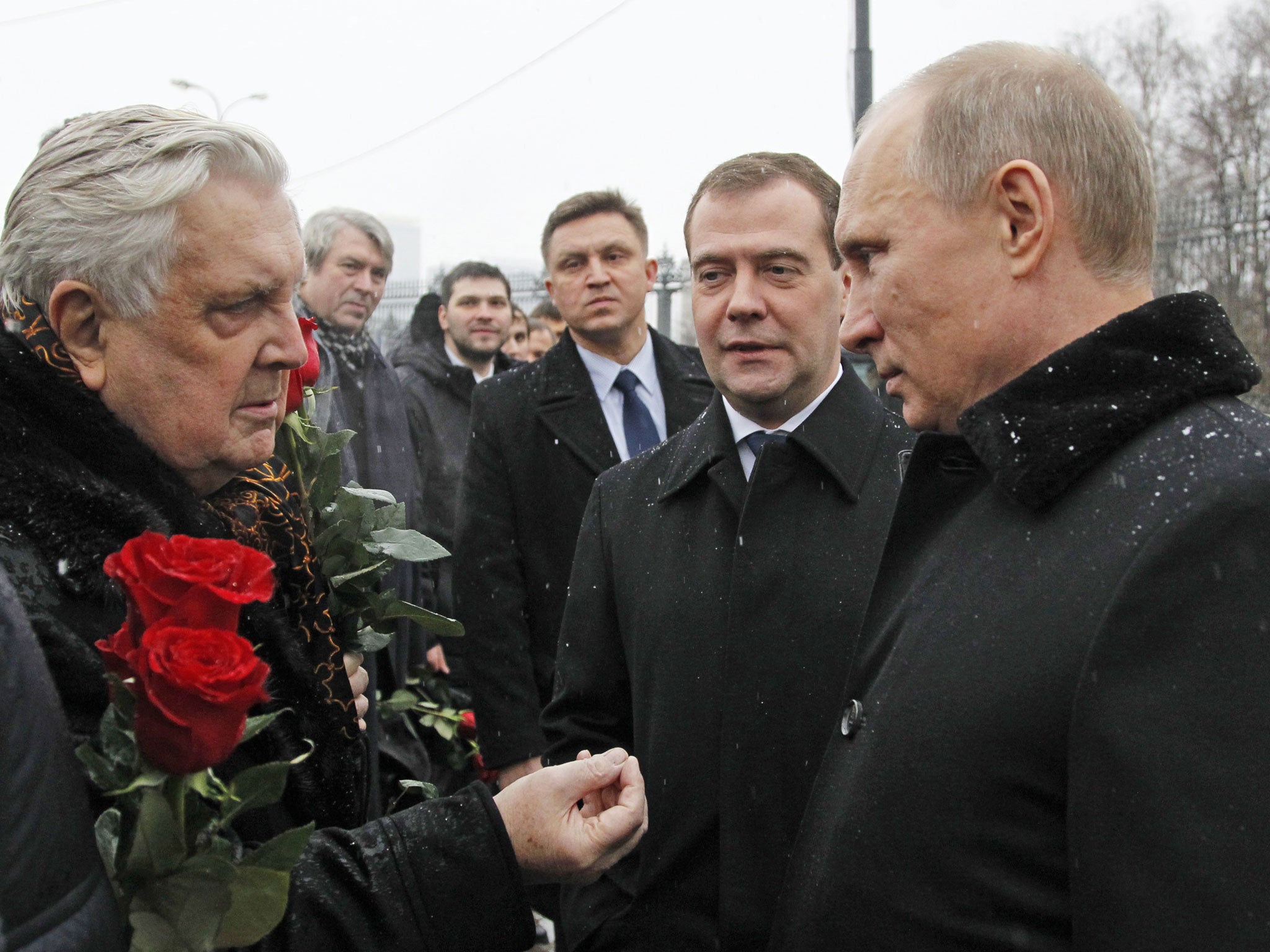 President Vladimir Putin and Prime Minister Dmitry Medvedev meet artist Ilya Glazunov