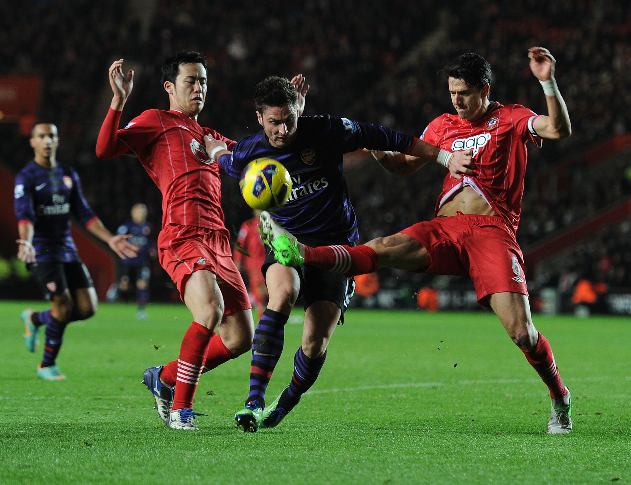 Olivier Giroud battles for the ball against Southampton