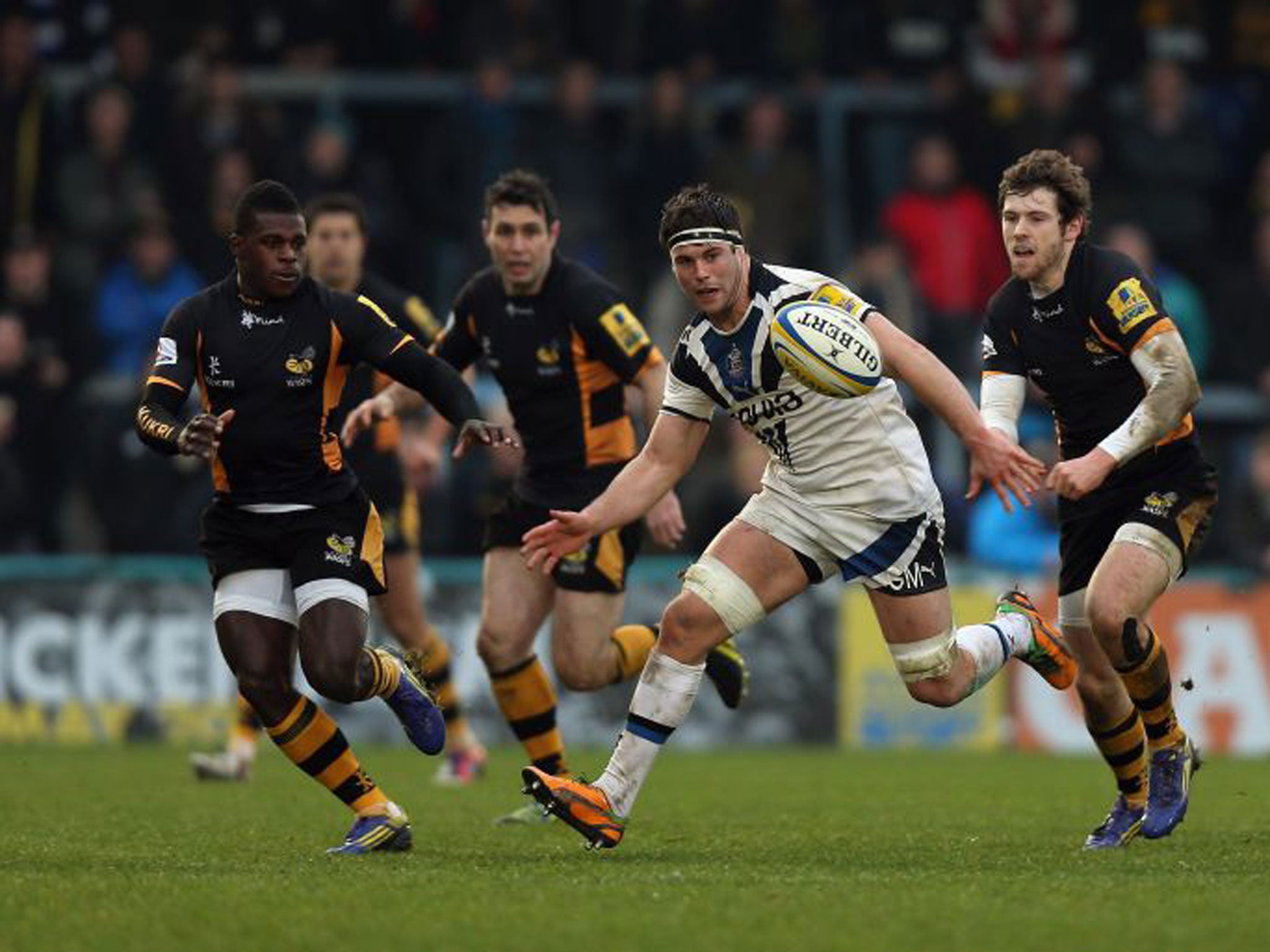 Flanker Guy Mercer of Bath in full flight against Wasps