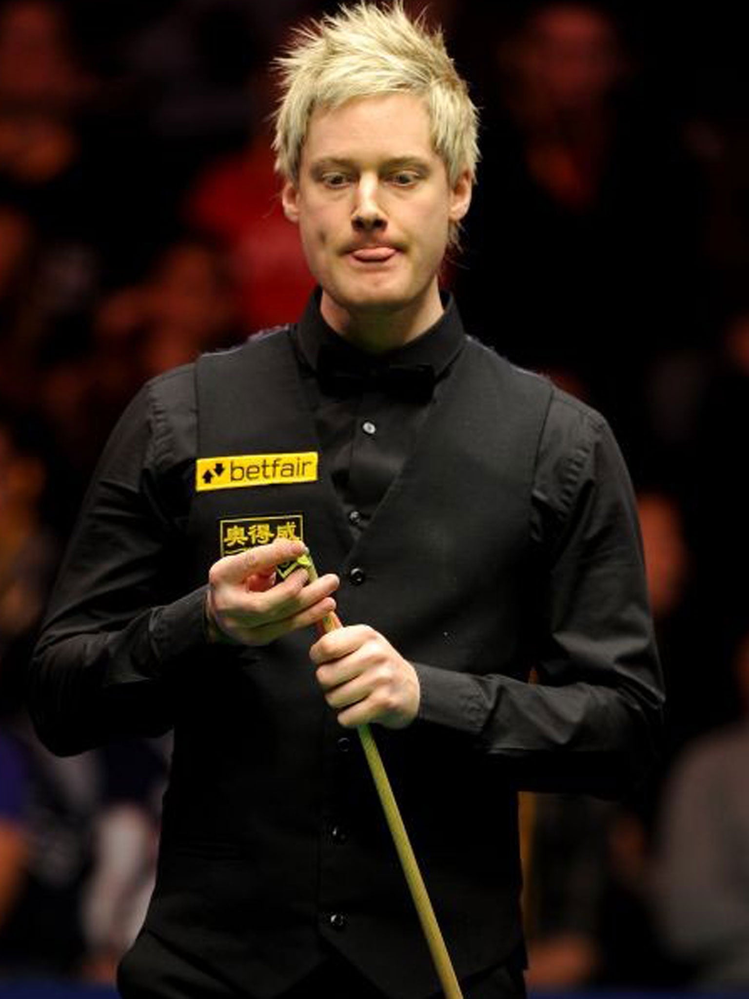 Defending champion Neil Robertson pulled out all the stops to make it through his first-round tie at the Masters