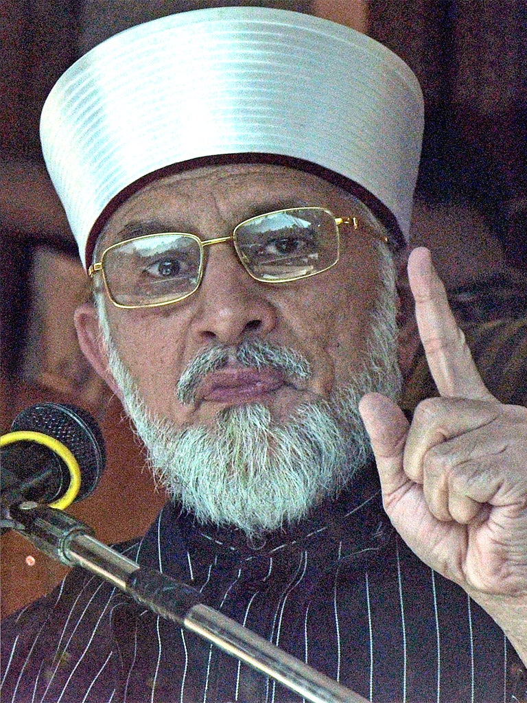 Tahir ul Qadri addresses his supporters in Islamabad