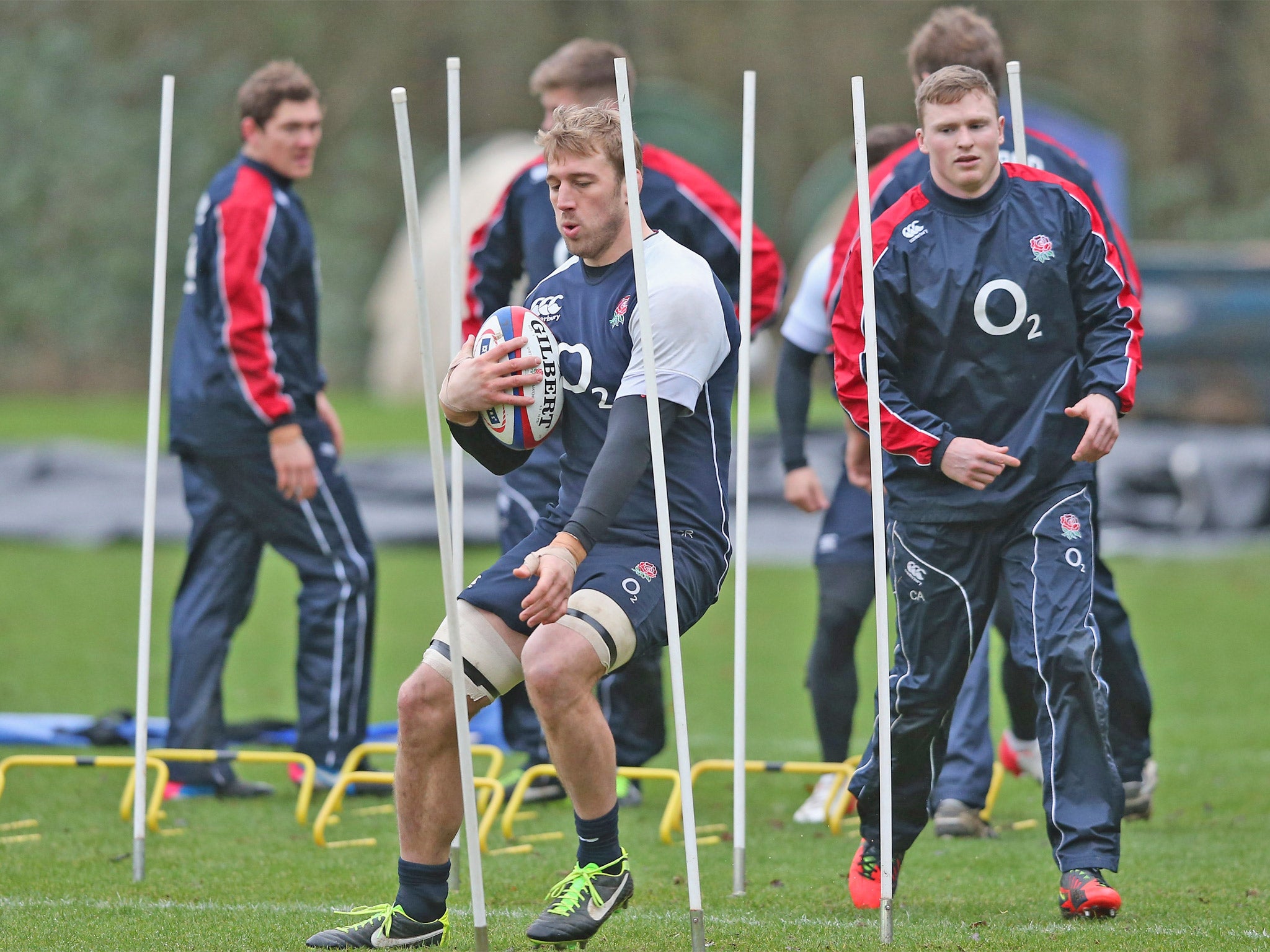 England captain Chris Robshaw shows Chris Ashton some artful dodging