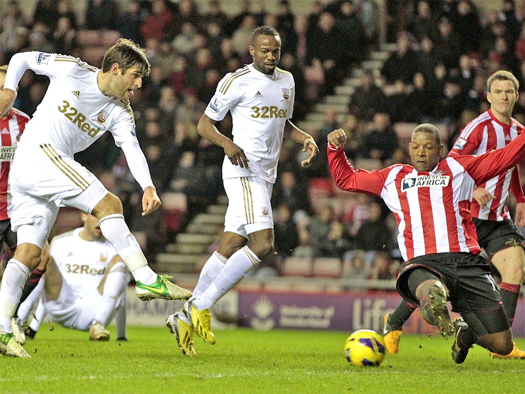 Danny Graham's attempt is blocked by Titus Bramble