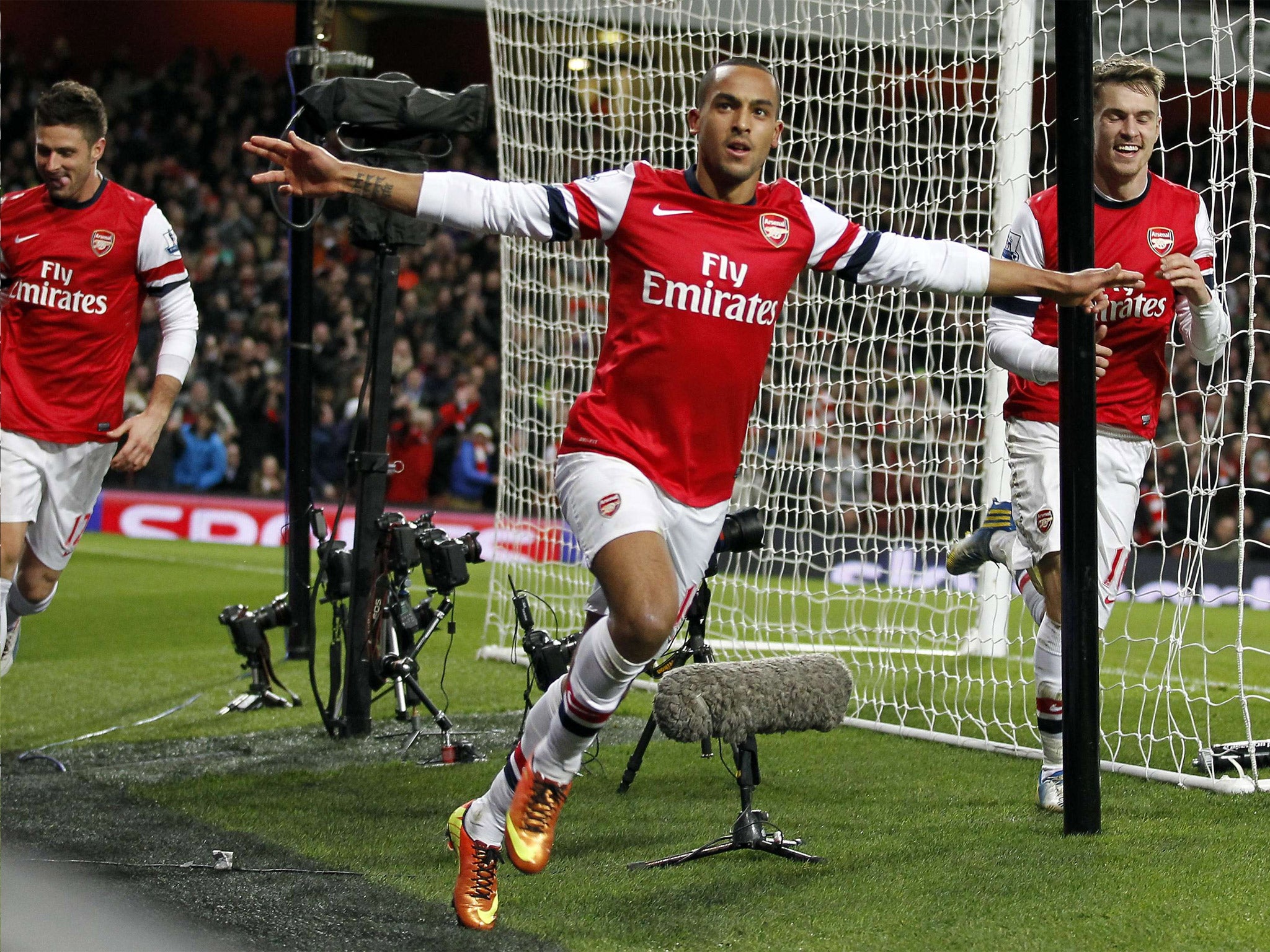 Walcott's strike saved Arsenal's blushes