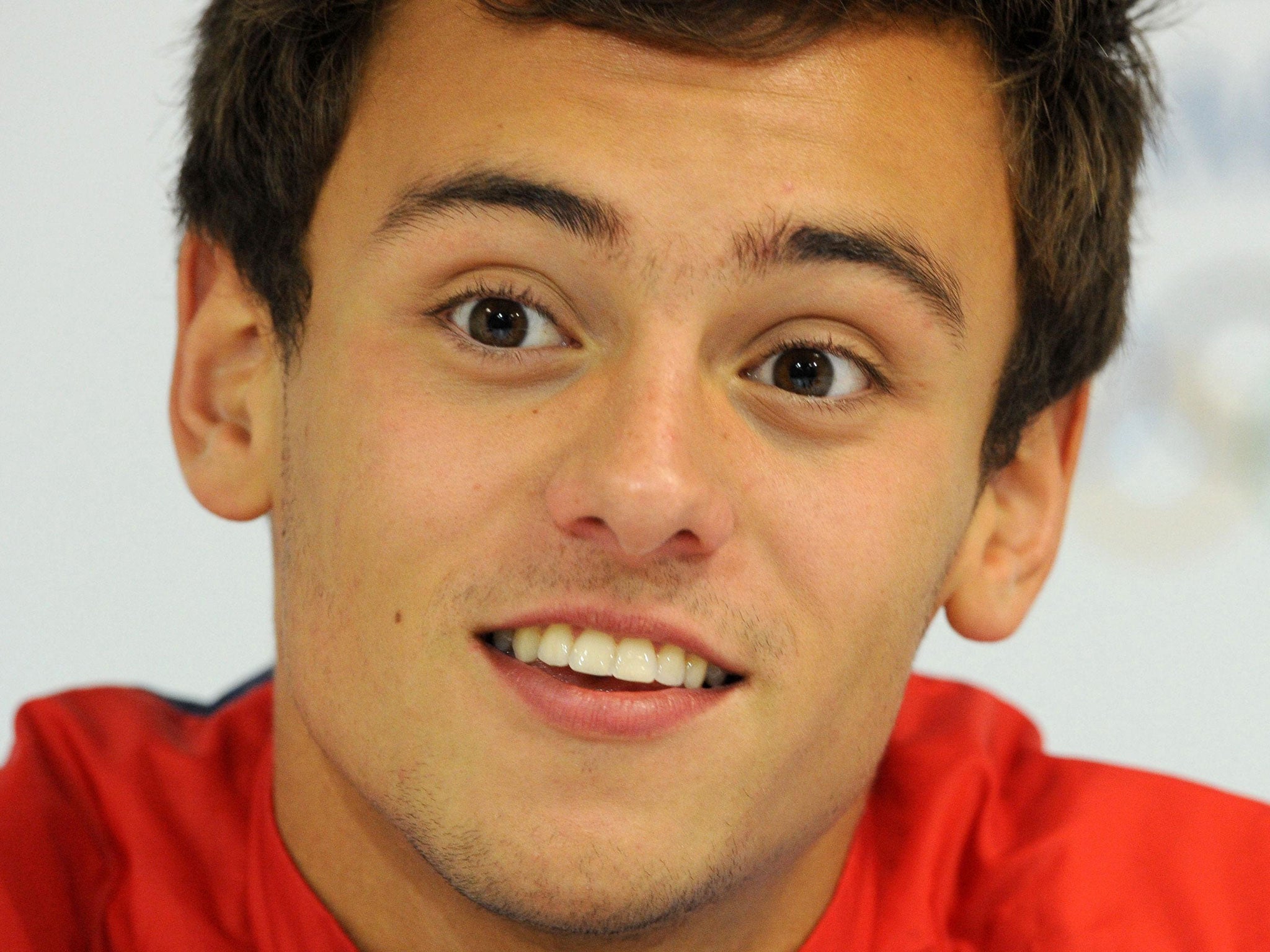 Fresh-faced Tom Daley hosts Splash!
