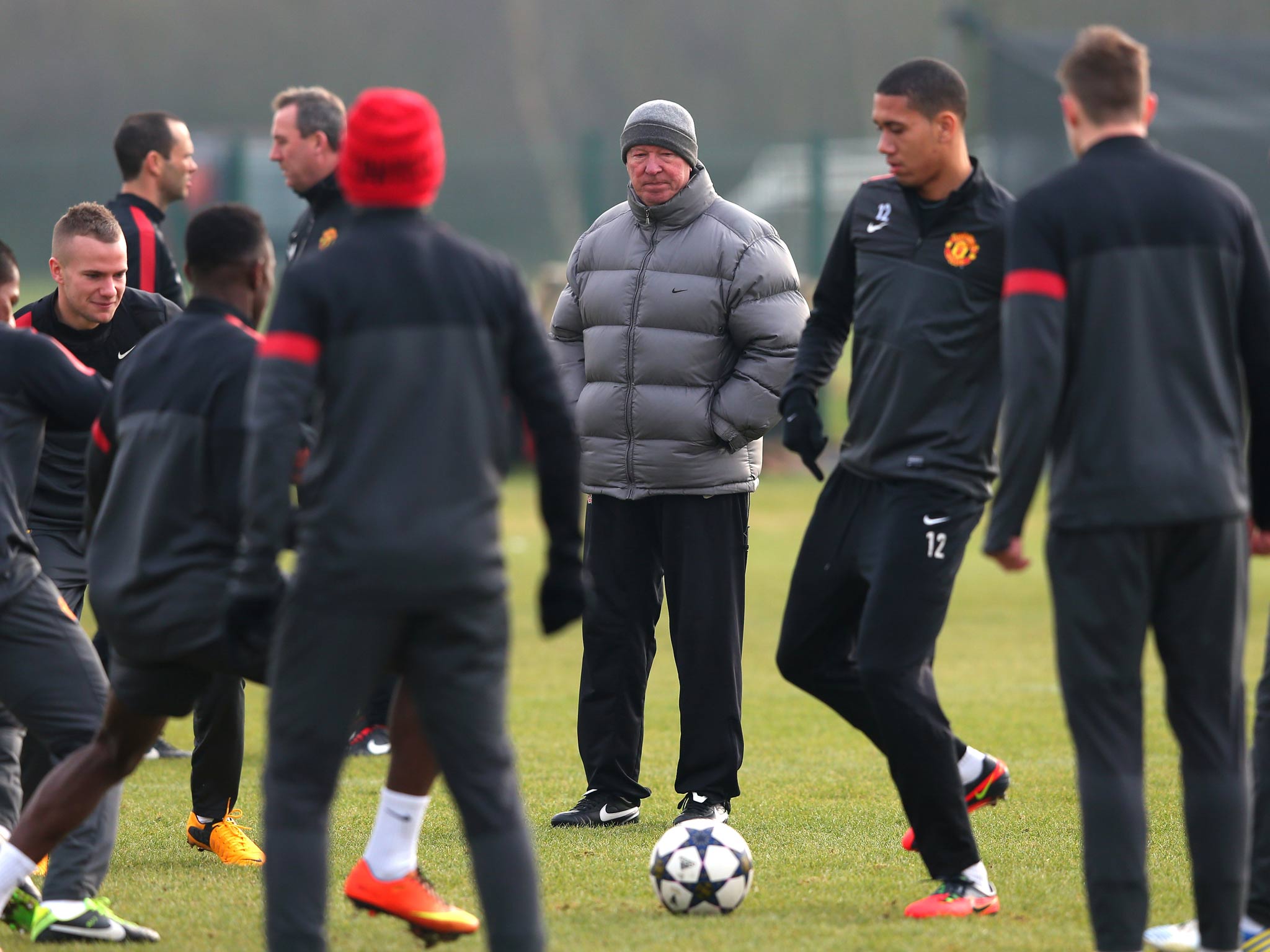 Alex Ferguson watches over Manchester United training