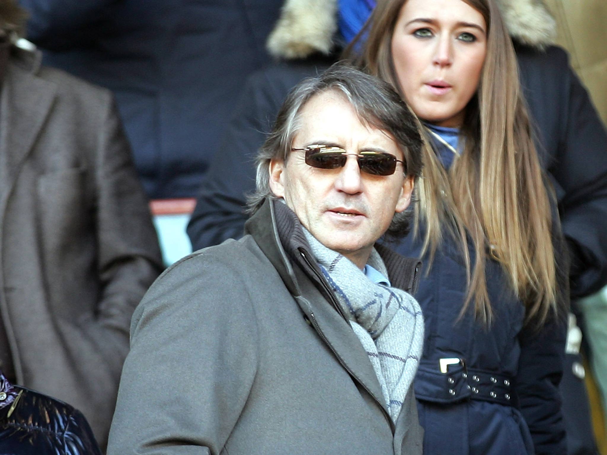 Roberto Mancini watches Roma in action against Sampdoria