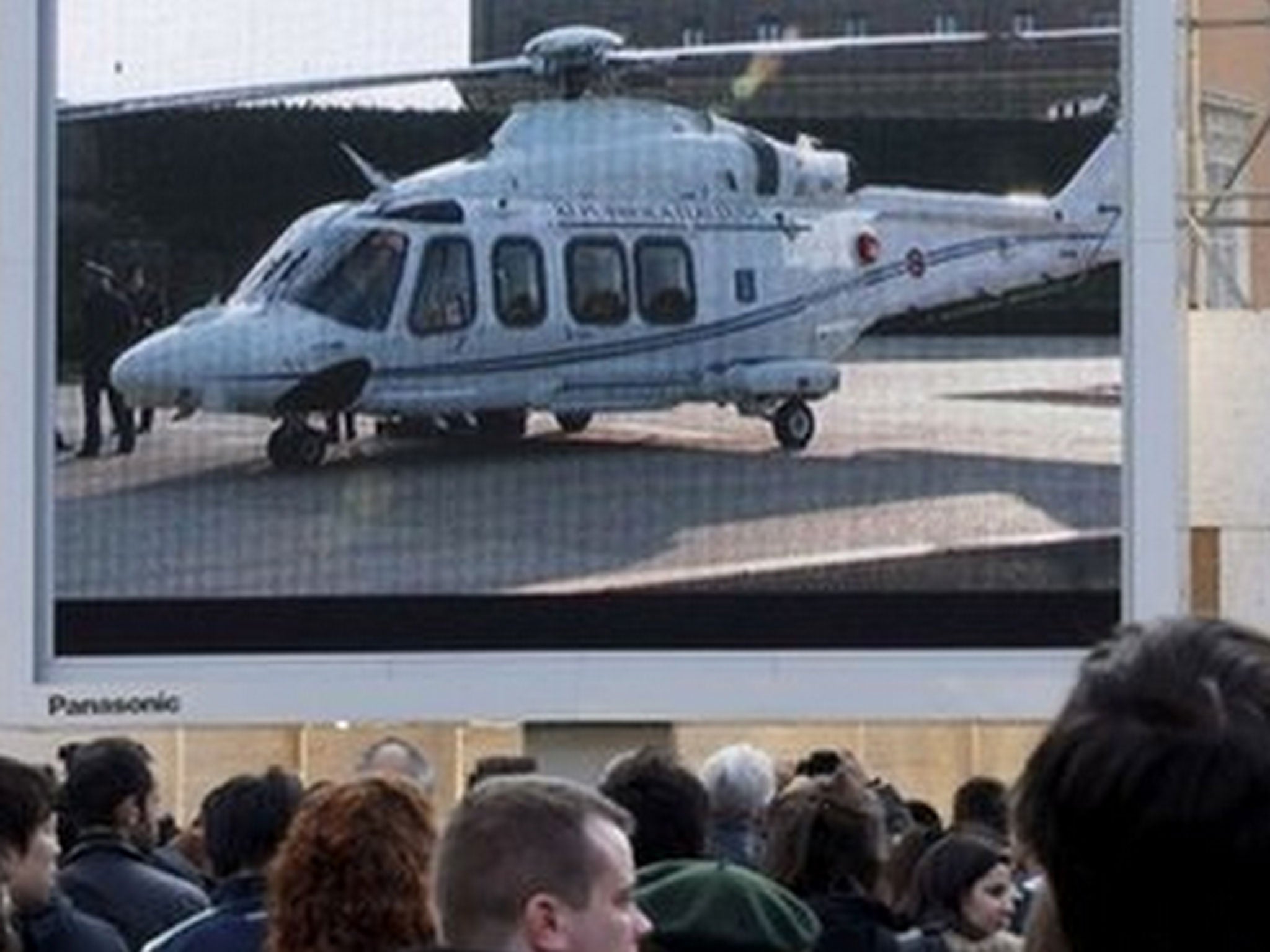 Benedict XVI has left the Vatican for the last time as pope and is flying by helicopter to the papal retreat.