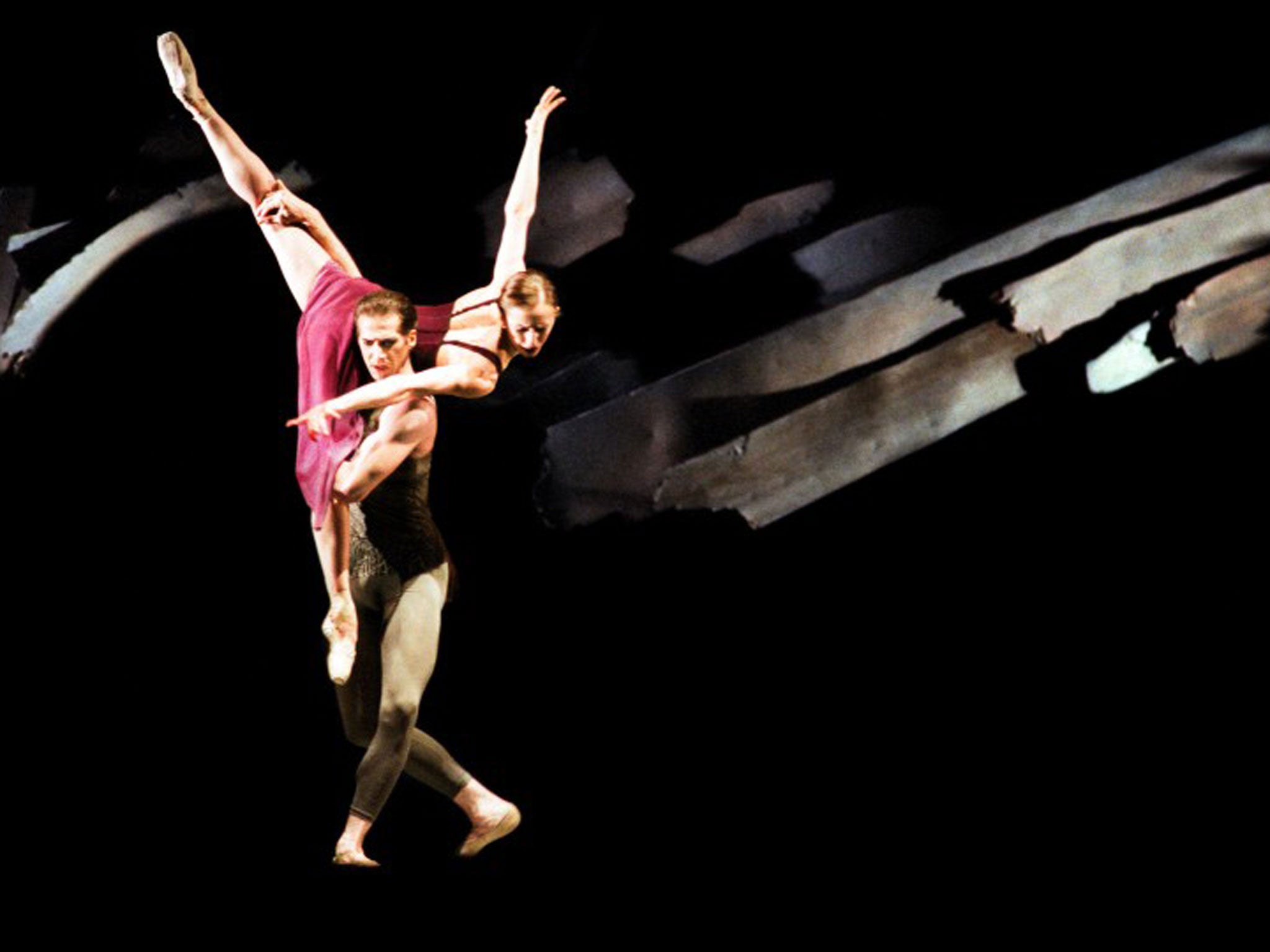 Marianela Núñez and Nehemiah Kish in Aeternum at Covent Garden