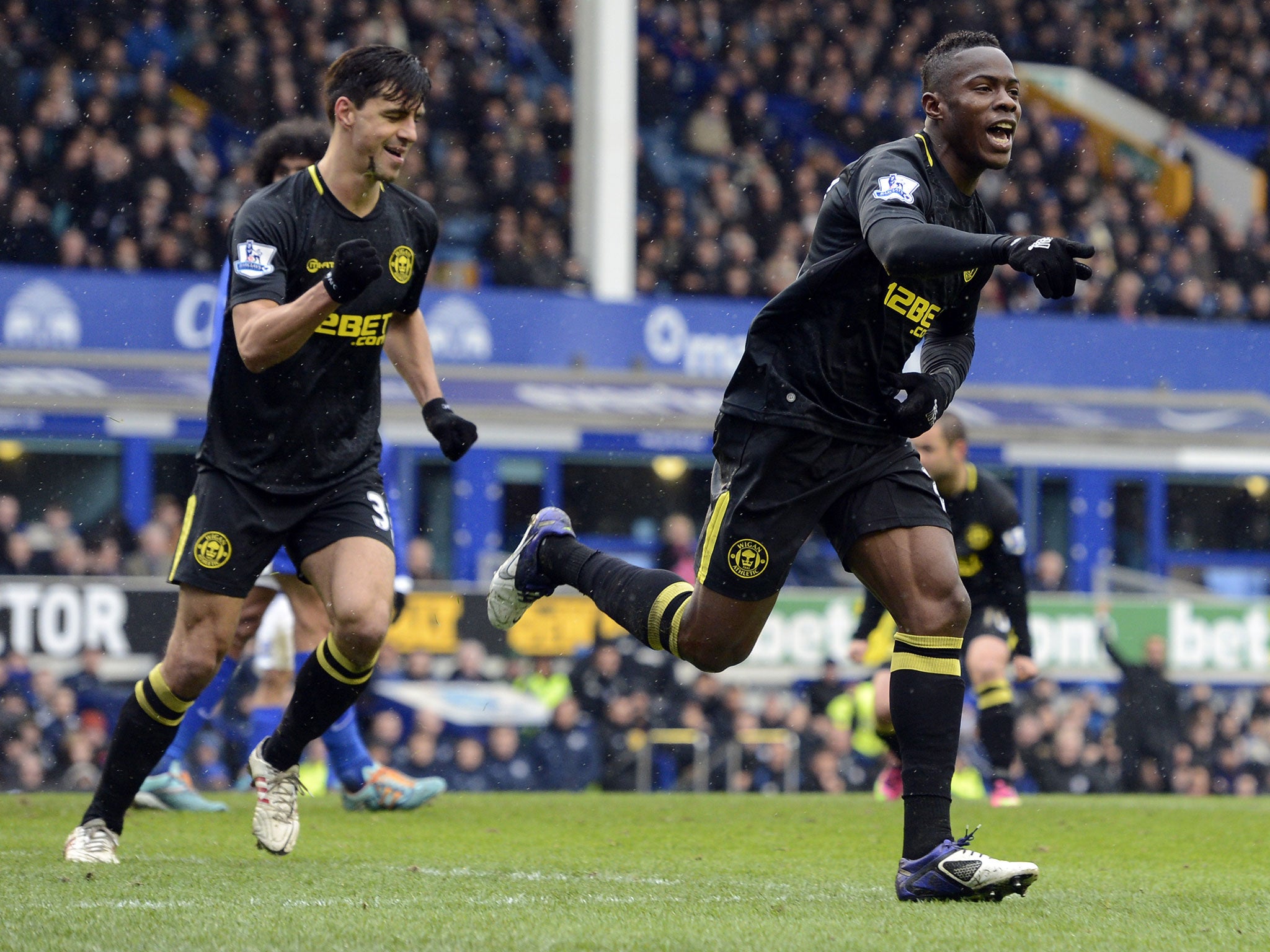 Wigan Athletic's Honduran defender Maynor Figueroa (R) celebrates scoring