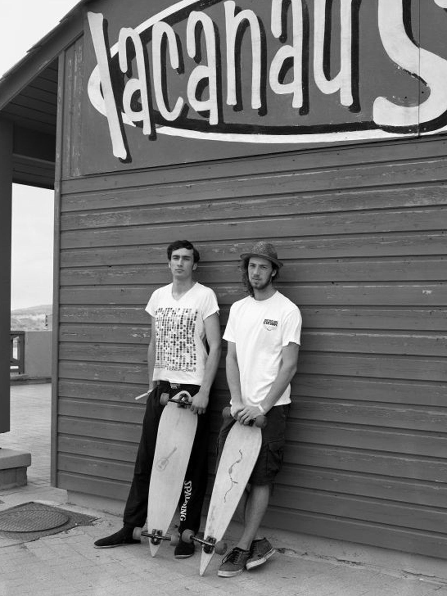 Lacanau Beach is the first book by the young French photographer François Cavelier, comprising a series of 53 images taken over three consecutive summers at one of Bordeaux’s hottest holiday spots