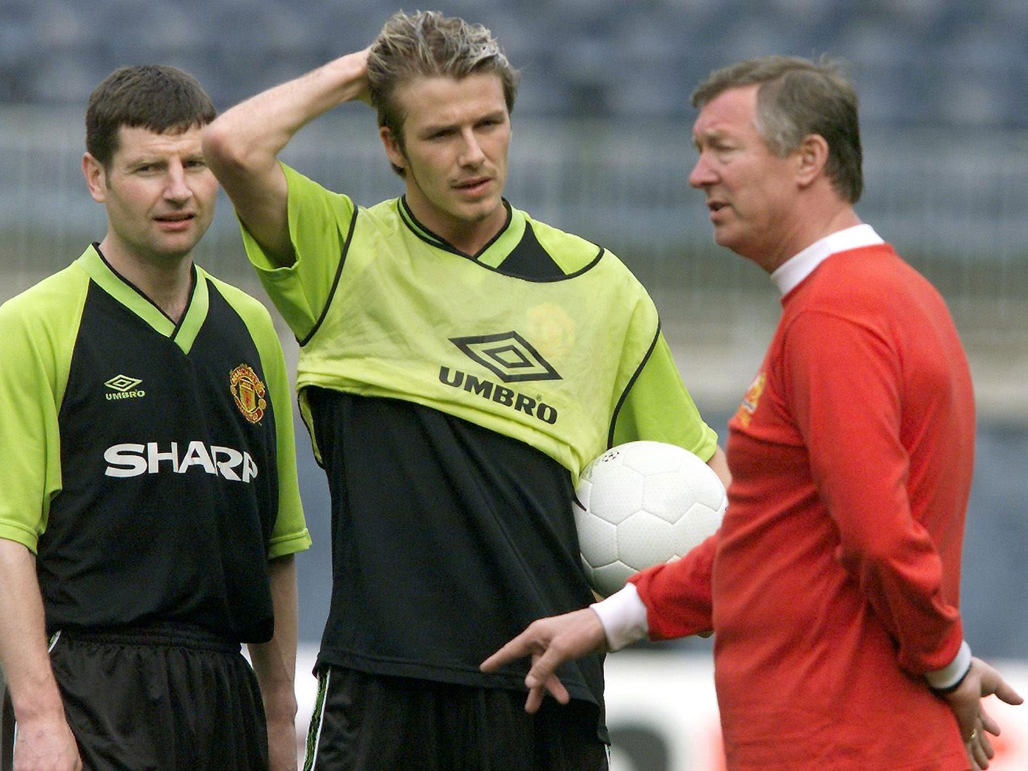 <b>1999</b><br/>
Benitez visits England to spend a week observing the tactical knowledge and ability of Ferguson and his assistant at the time, Steve McLaren.