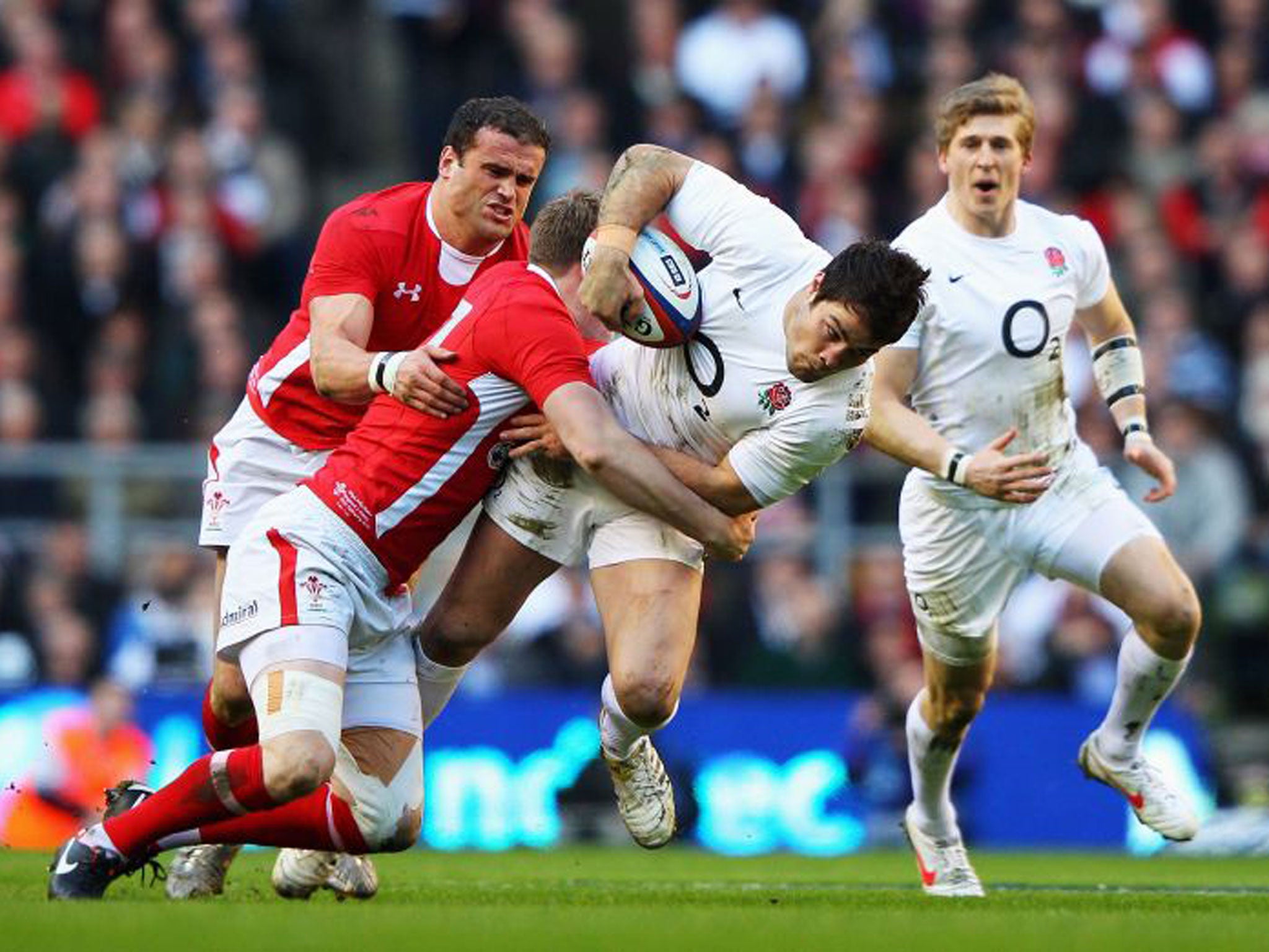 Jamie Roberts gets to grips with Brad Barritt at Twickenham last year