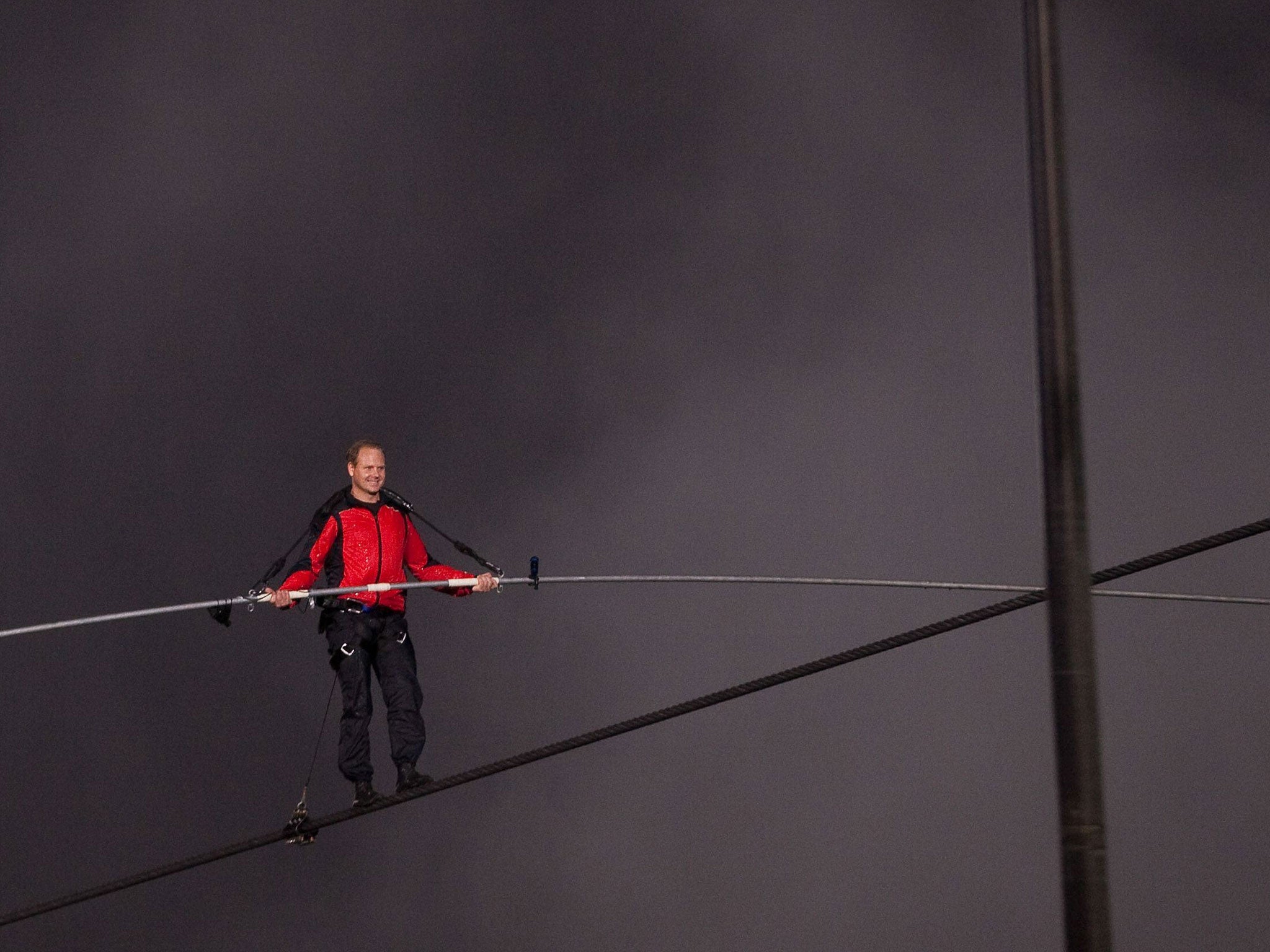 Nik Wallenda crossing Niagara Falls on a wire in 2012