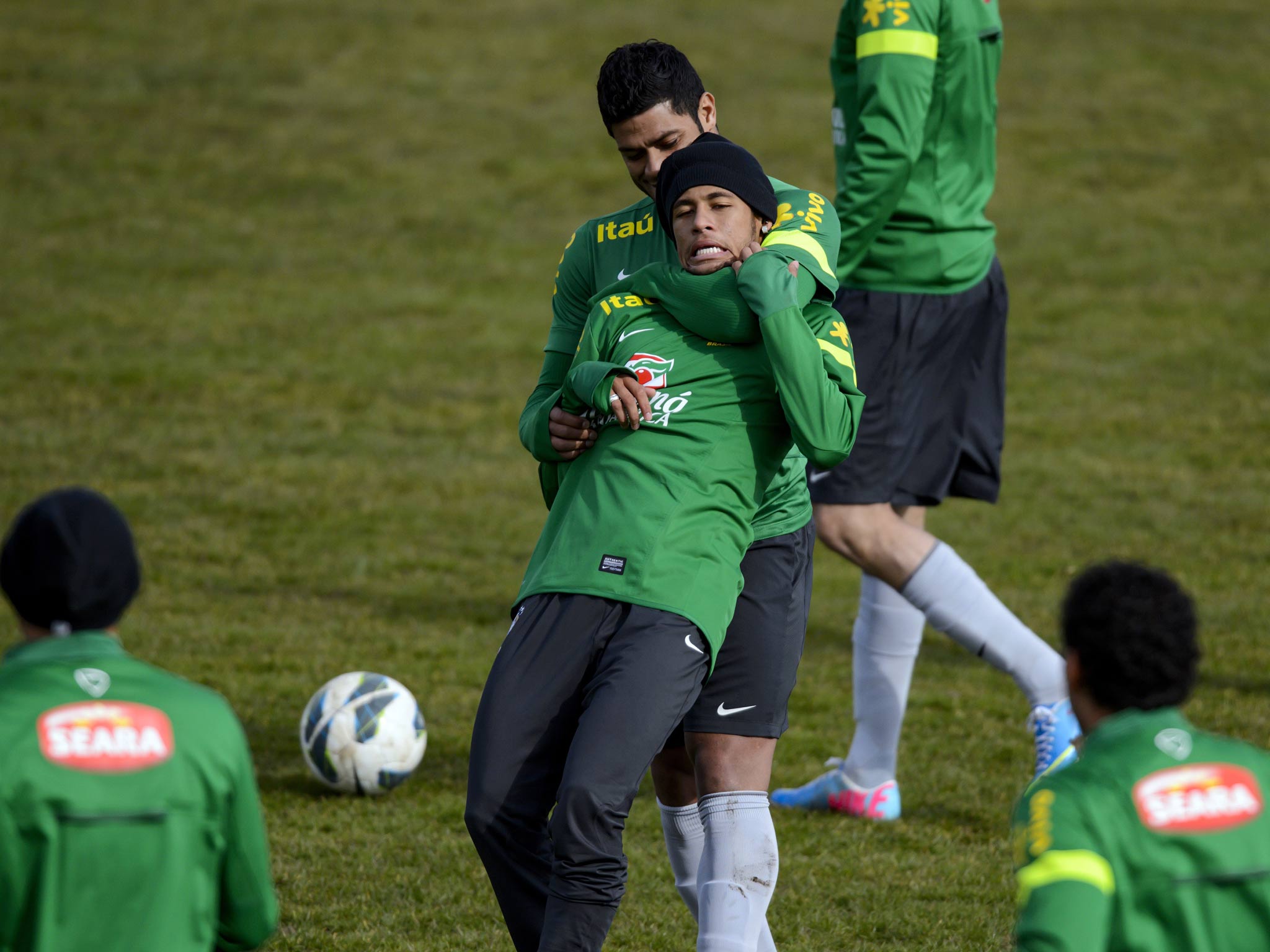 Brazilian national football team forward Hulk (up) plays with Brazilian forward Neymar