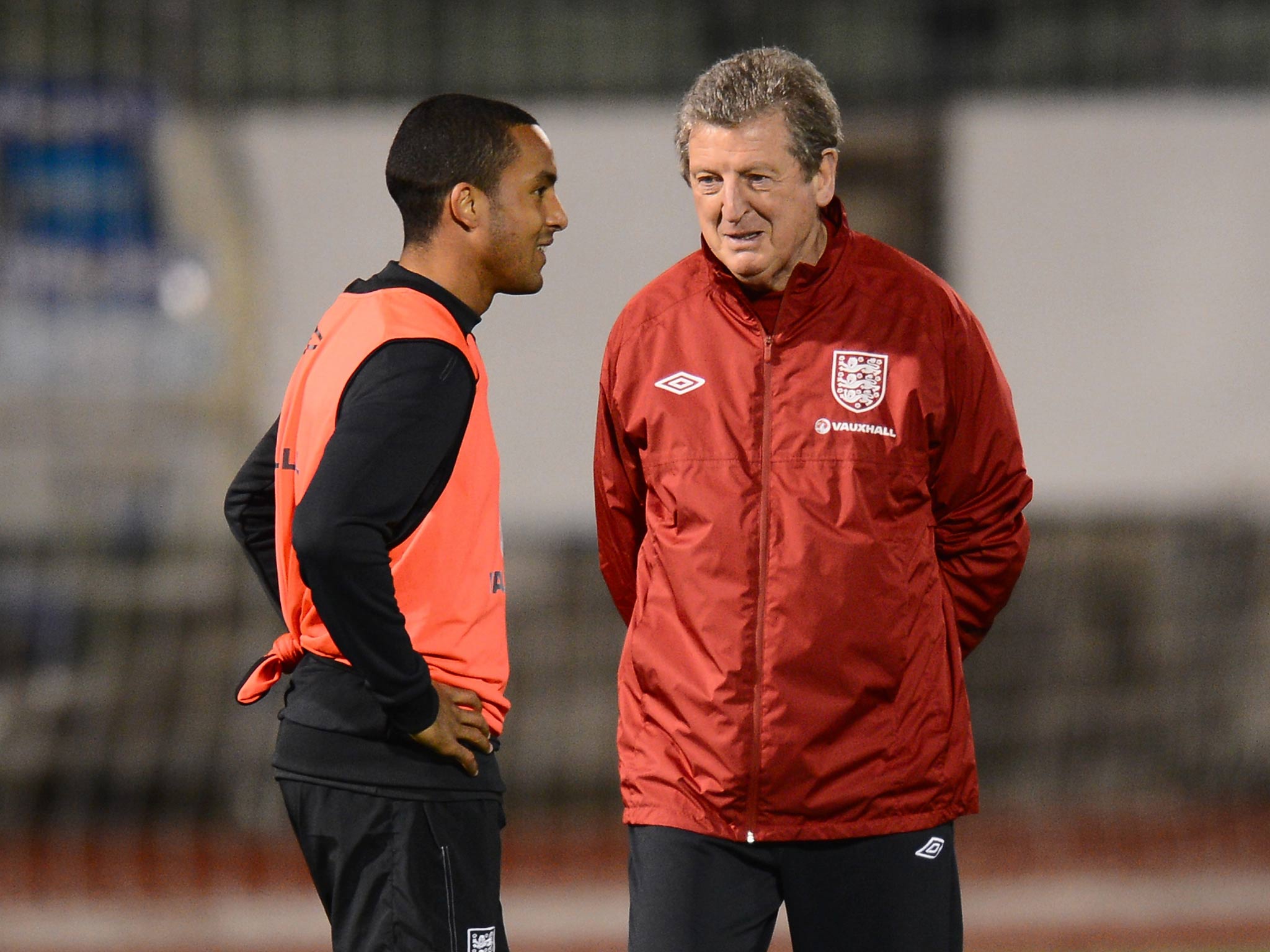 Theo Walcott talks to Roy Hodgson