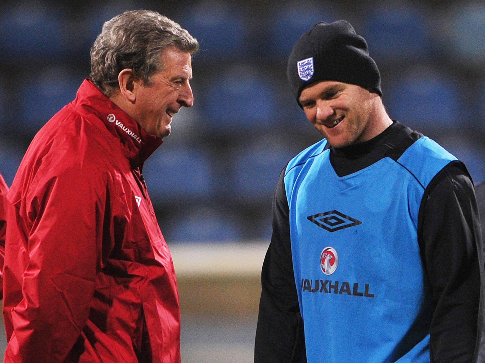 Roy Hodgson talks to Wayne Rooney