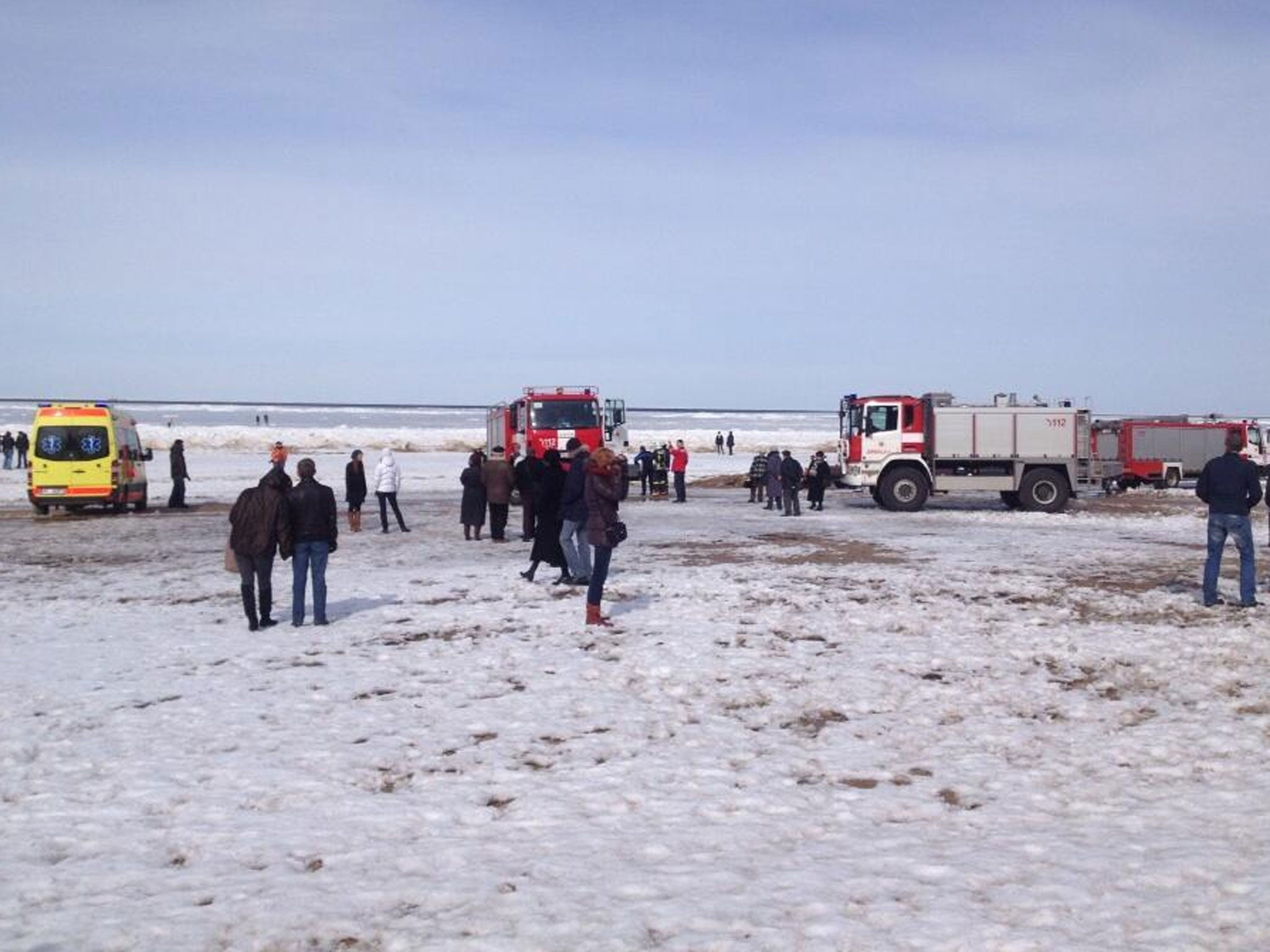 Latvia: More than 200 people accidentally drifted out to sea, trapped on huge floating slabs of ice