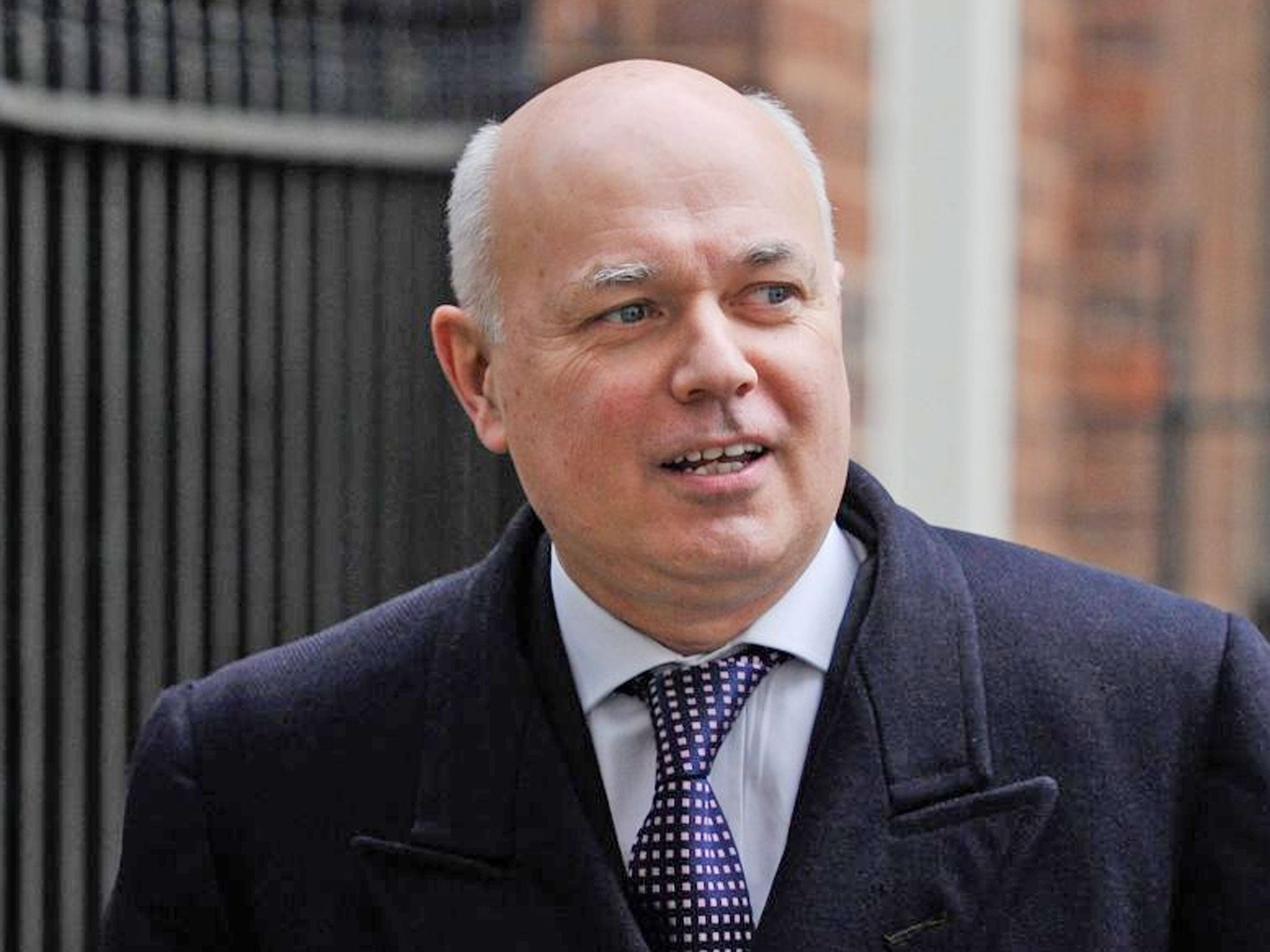 Iain Duncan Smith has vowed to fight European Commission demands to ease restrictions on immigrants' access to benefits