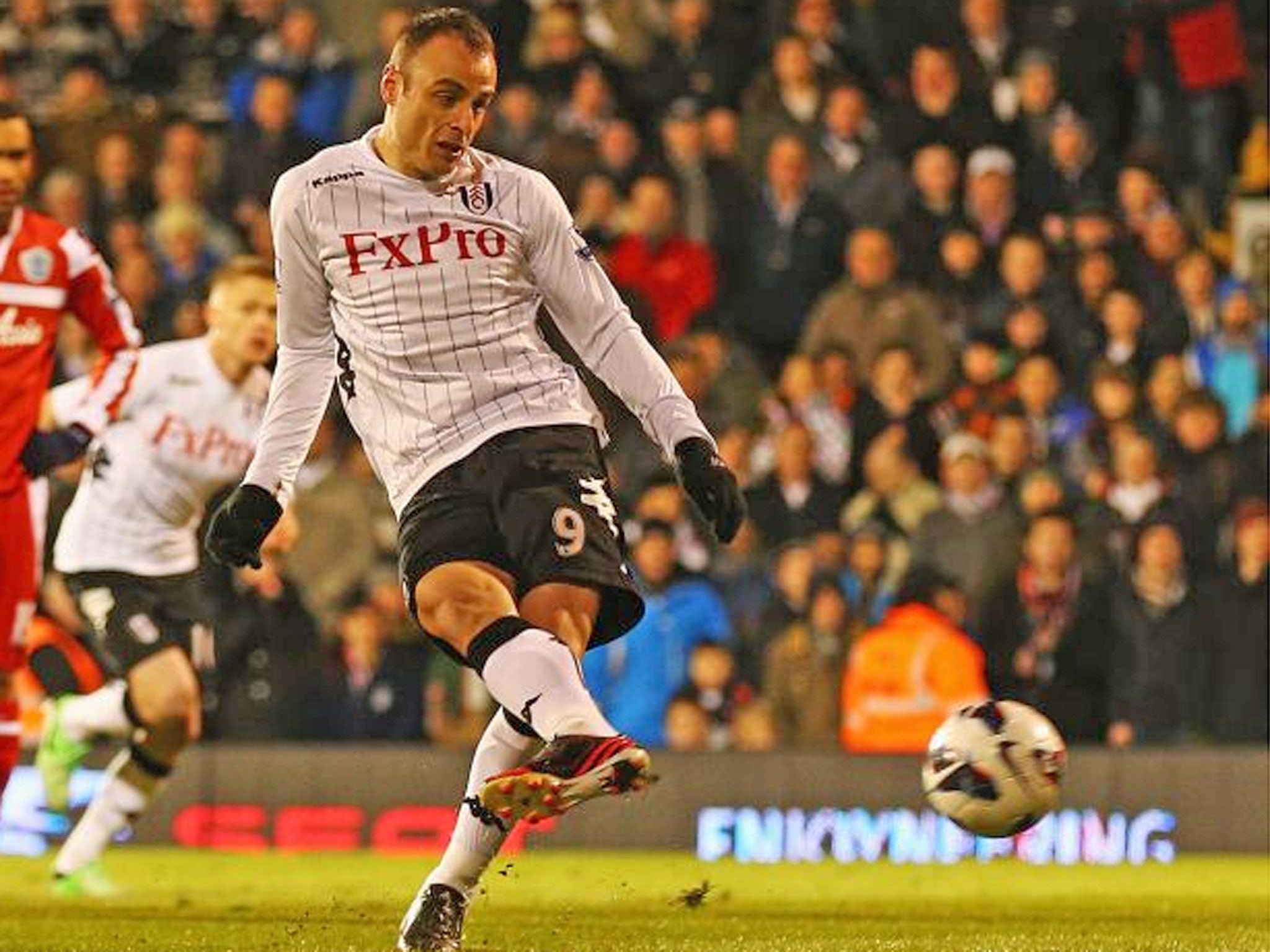 Dimitar Berbatov strokes home to give Fulham the lead