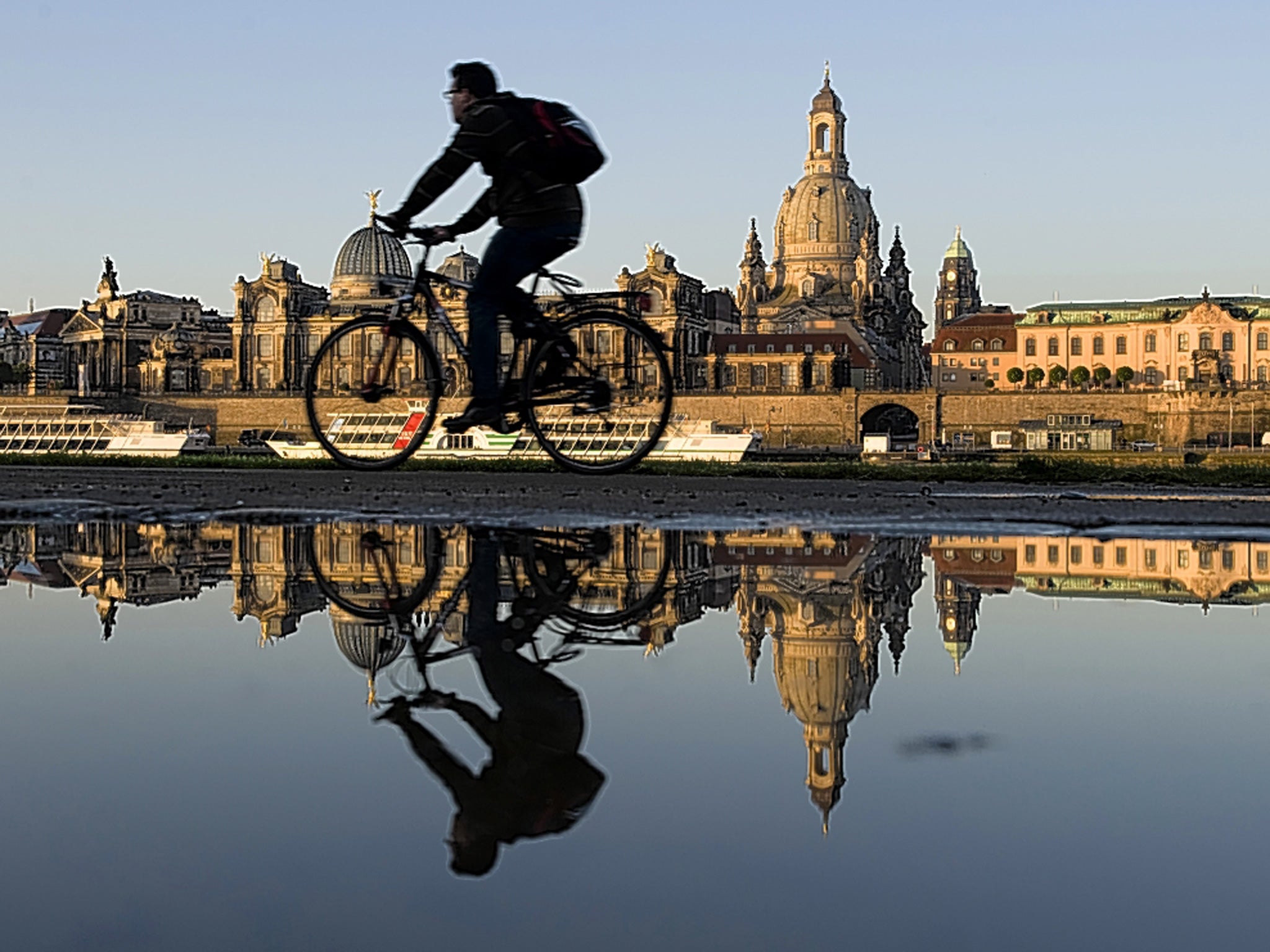 Take a spin: the Frauenkirche on the river Elbe