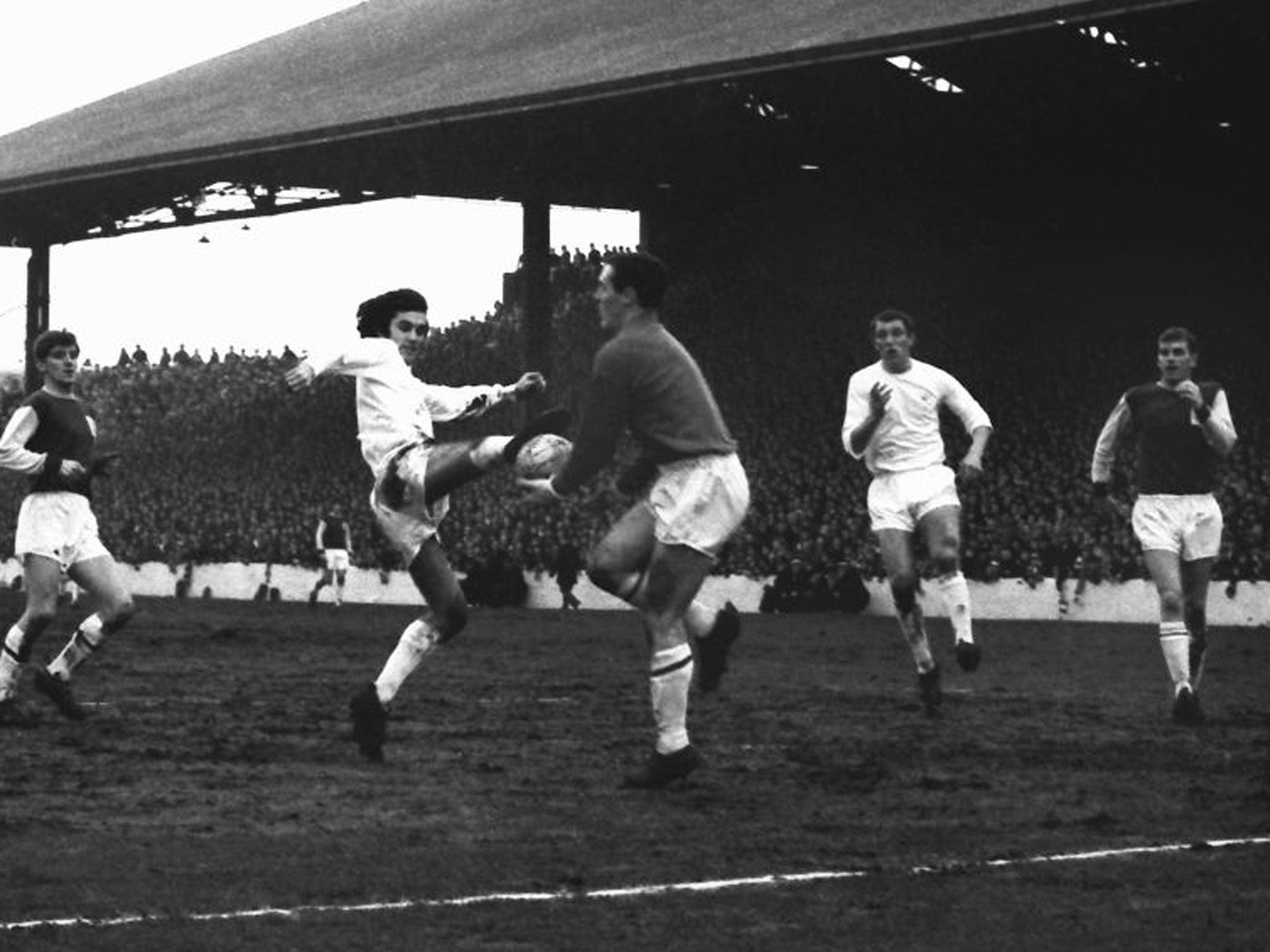 Thomson takes on Manchester United’s George Best in 1967