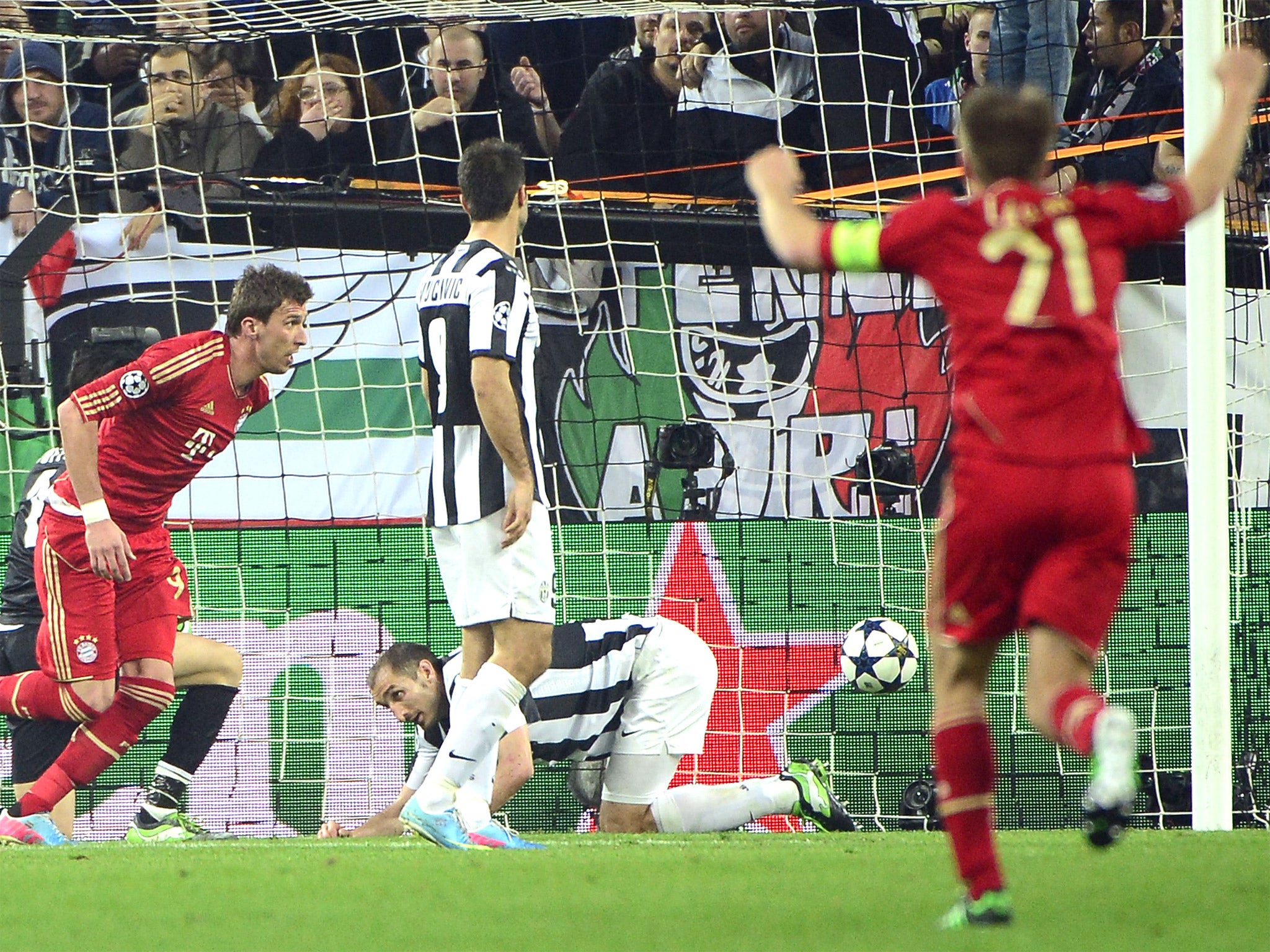 Mario Mandzukic puts the tie beyond Juventus