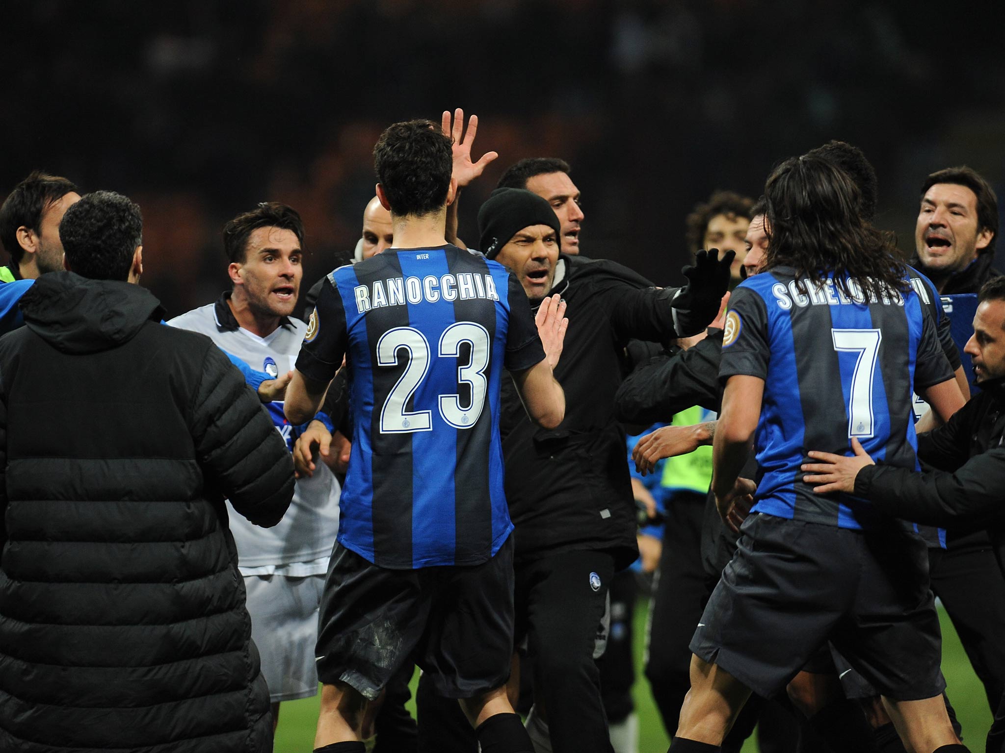 Inter players row with their Atalanta counterparts