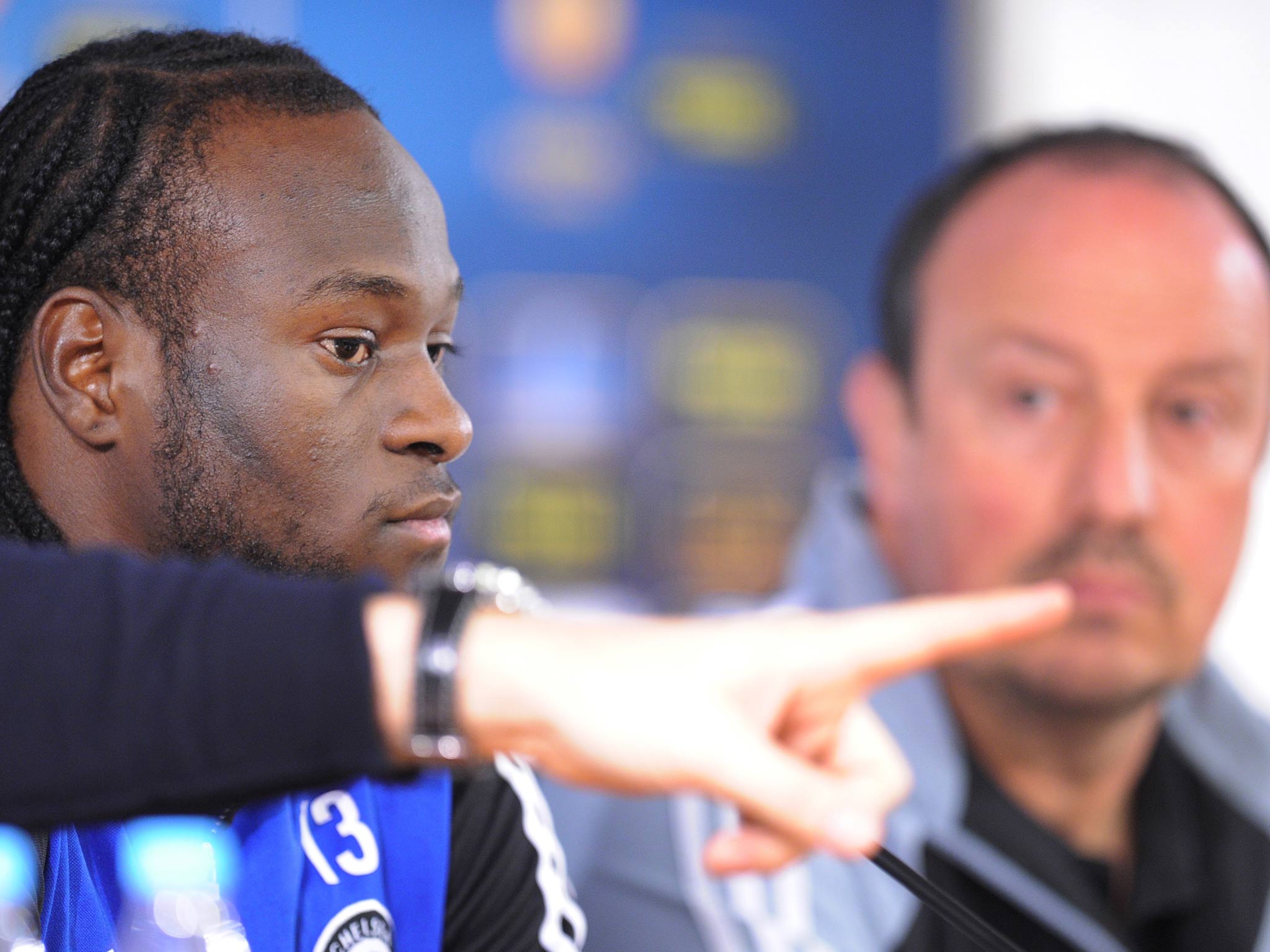 Victor Moses alongside manager Rafael Benitez