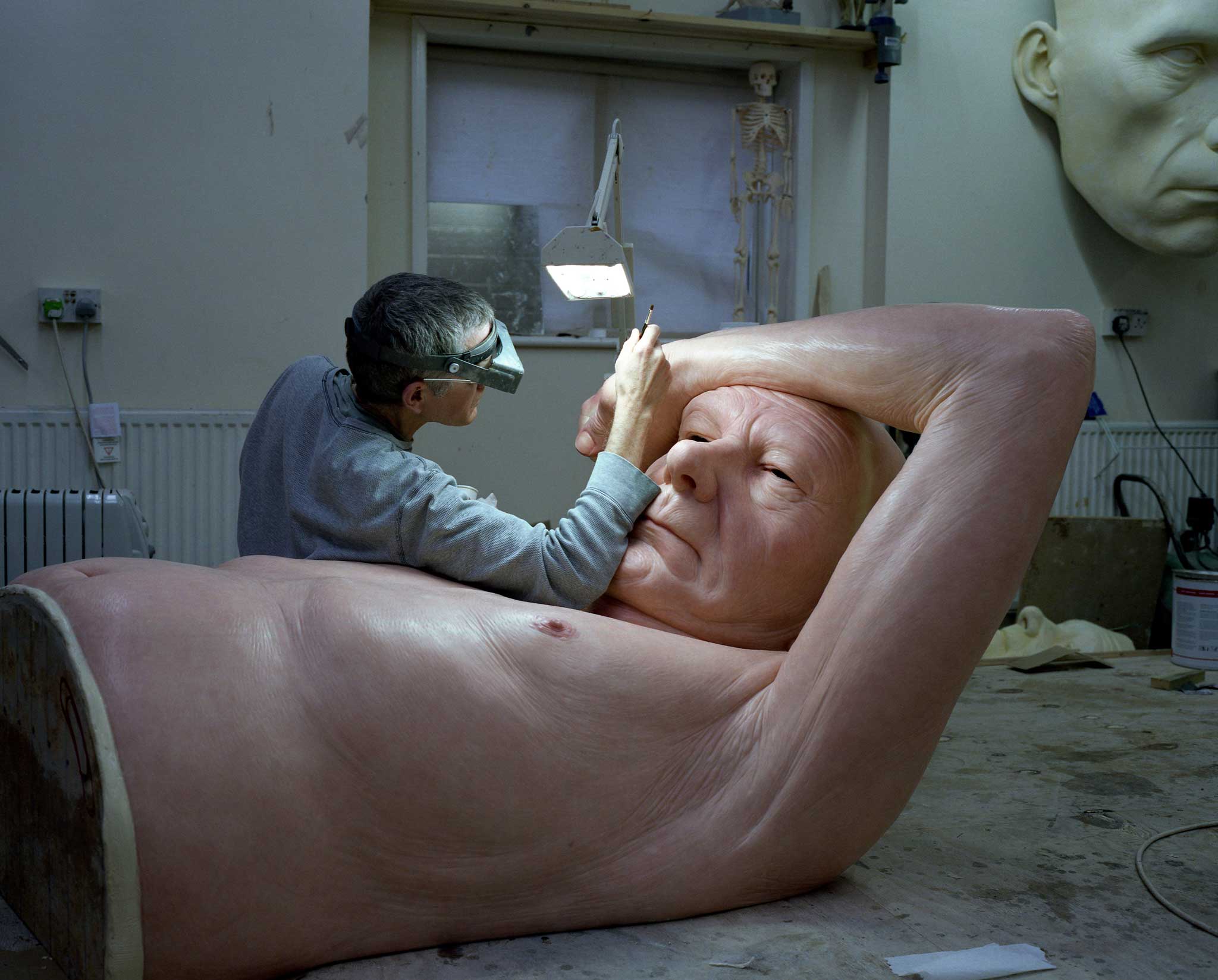 With the strict clause that there would be no interview, Mueck allowed his friend and colleague, the photographer Gautier Deblonde, to film him making his new sculptures