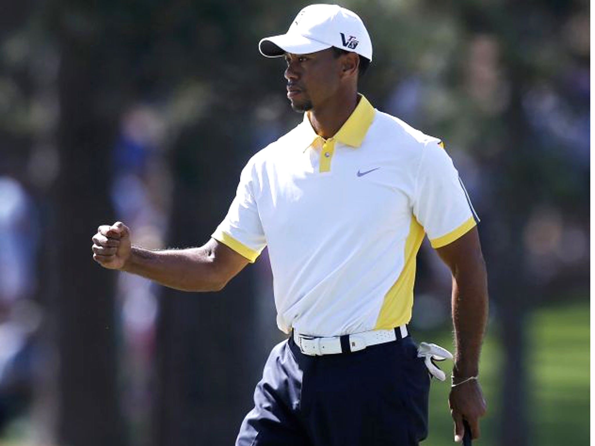 Woods challenges for second-day lead