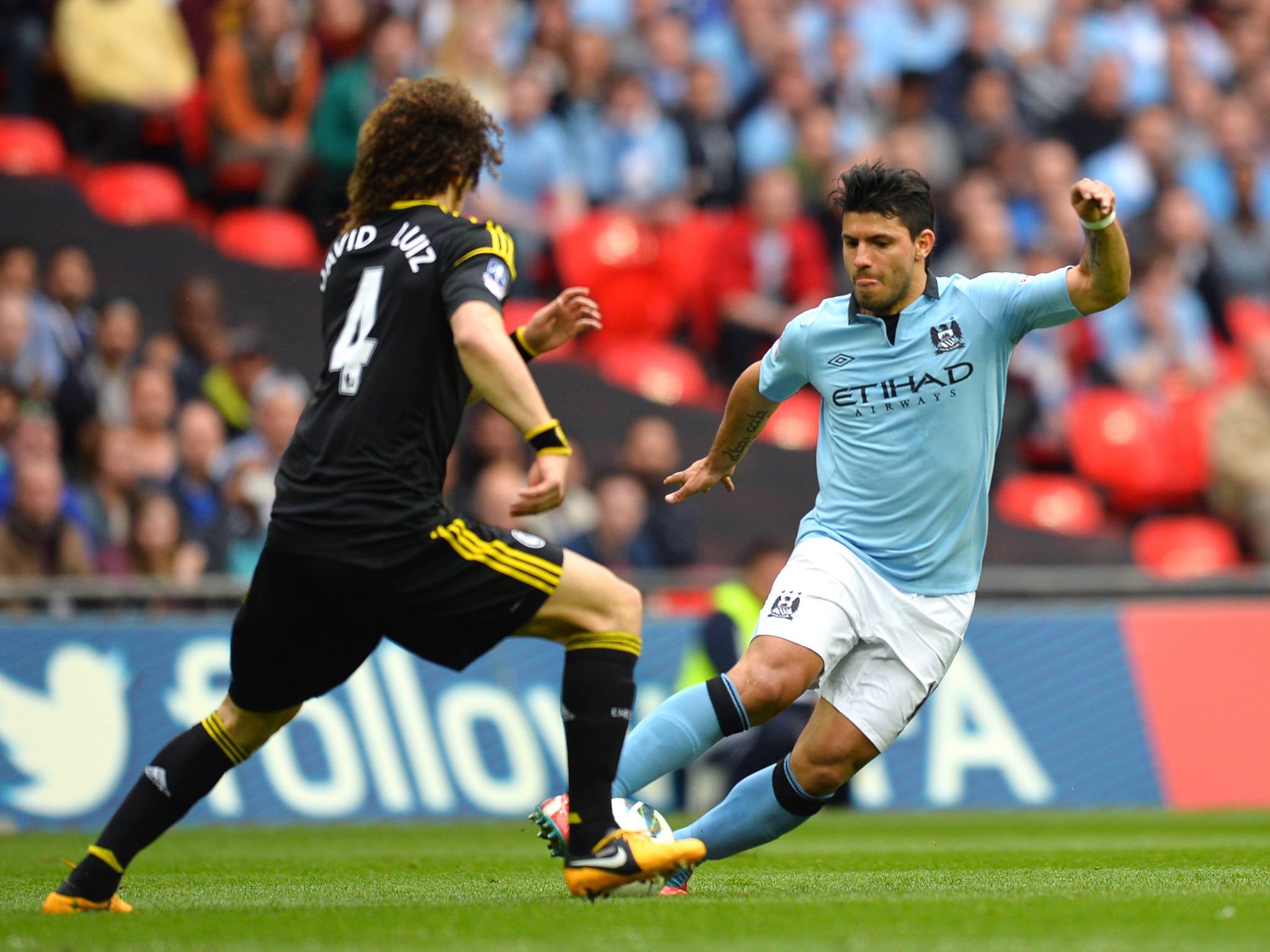 Sergio Aguero up against David Luiz