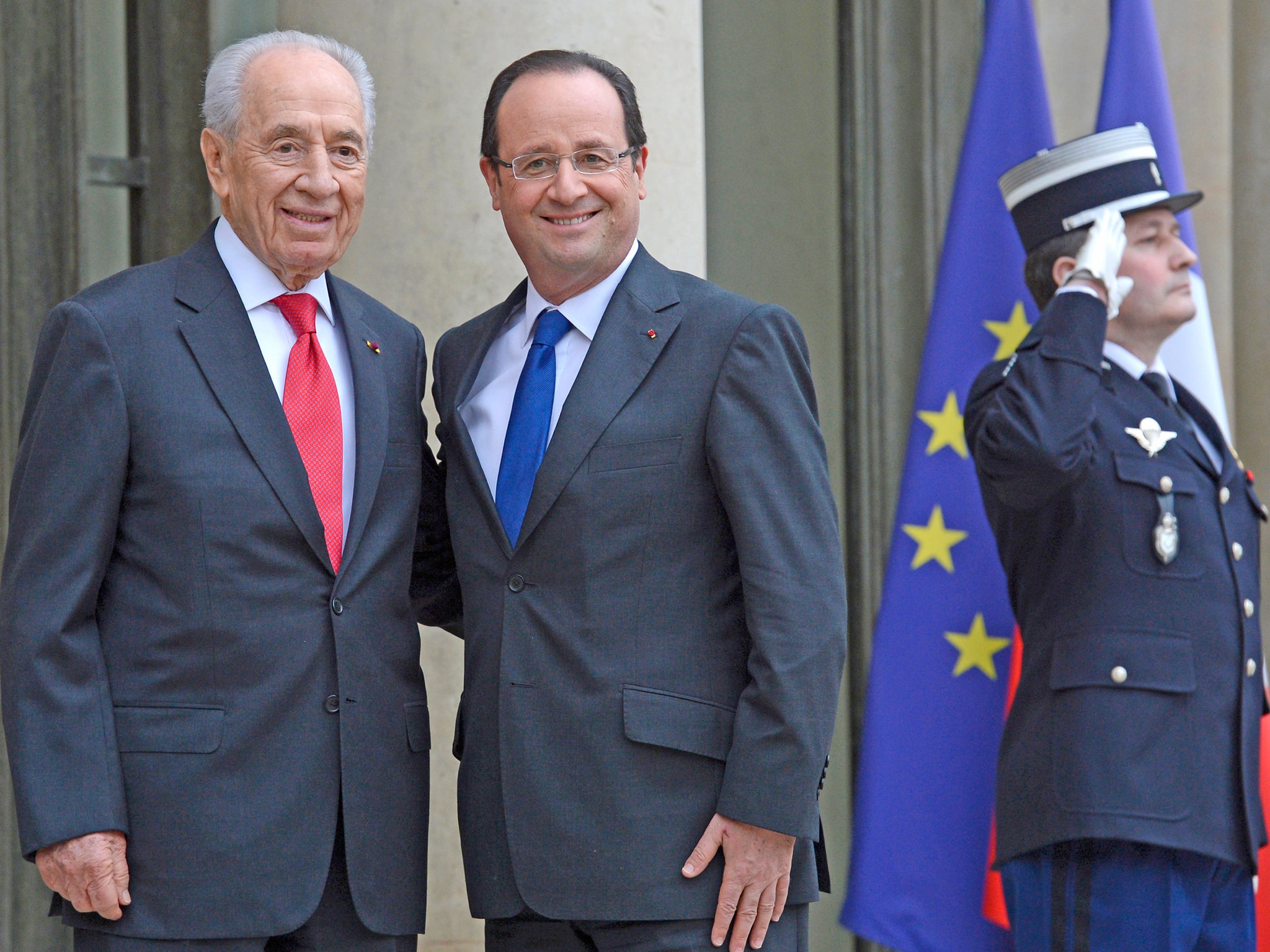 French President Francois Hollande welcomes Israeli President Shimon Peres to Paris