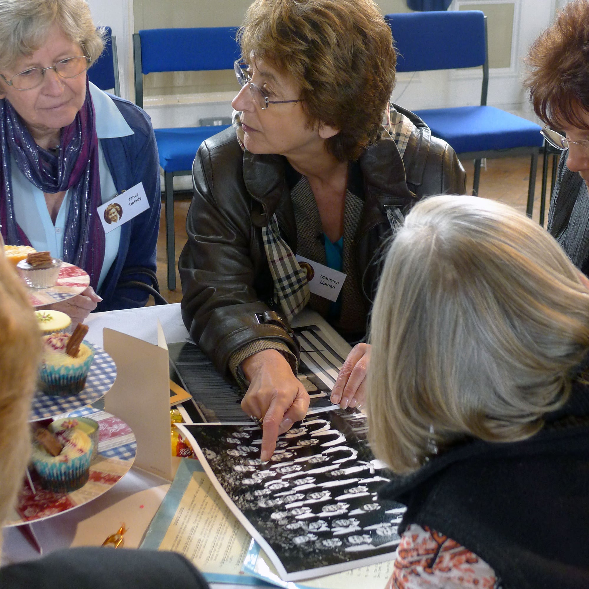 Maureen and classmates at Newland School For Girls Maureen Lipman