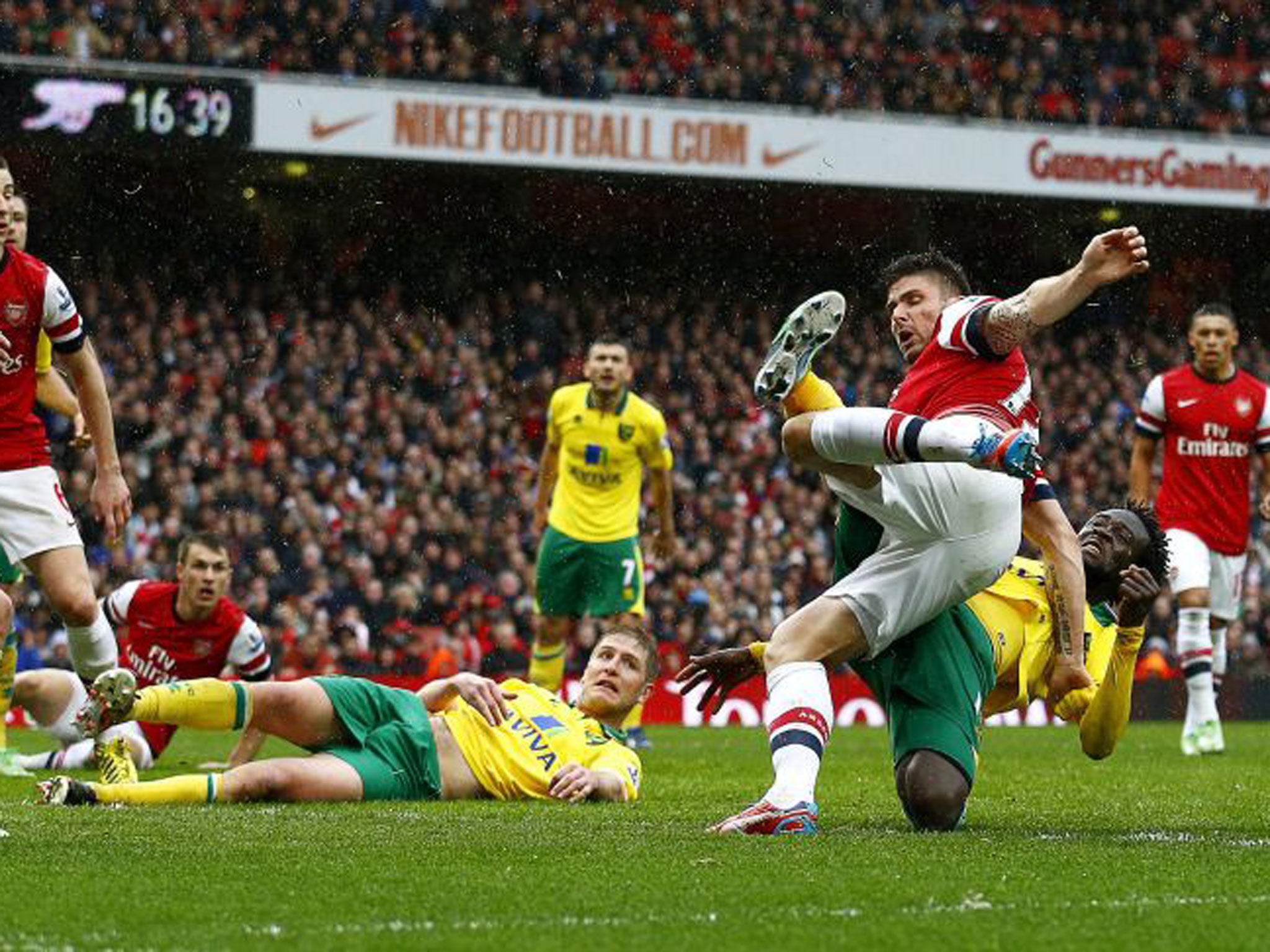 The linesman who spotted Kei Kamara tugging Olivier Giroud over from 50 yards got me shouting at the TV