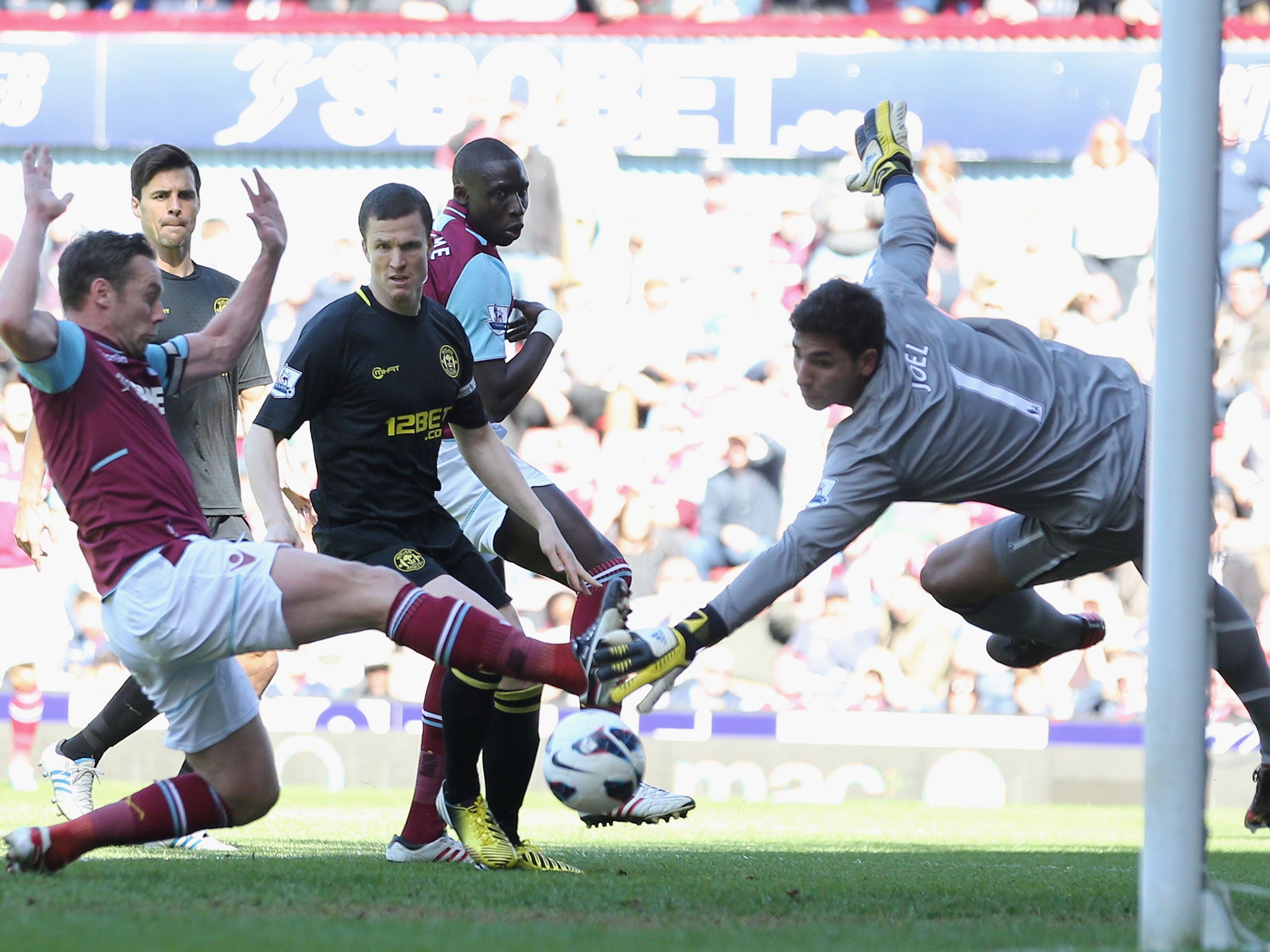 West Ham's Matt Jarvis pokes his side's opener home