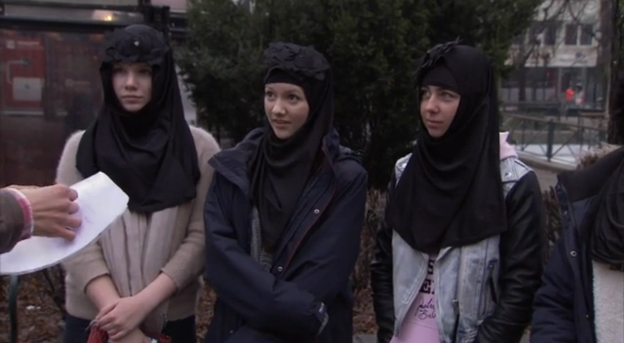 Three Norwegian Bieber fans 'convert to Islam' in spoof comedy show on TVNorge to win tickets to the pop star's Oslo show